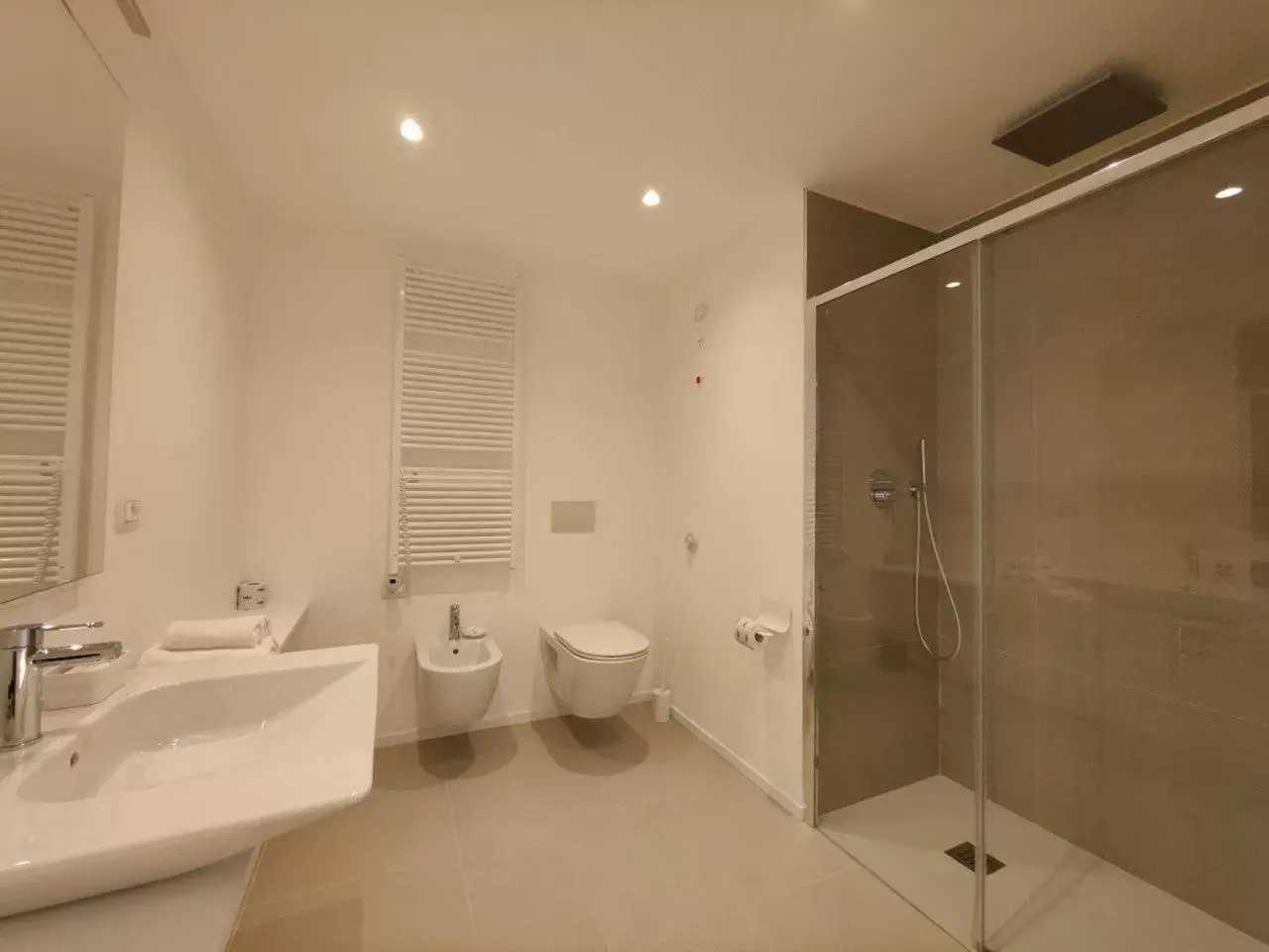 Shower, Bathroom in Marina Gardens Boutique&Suites