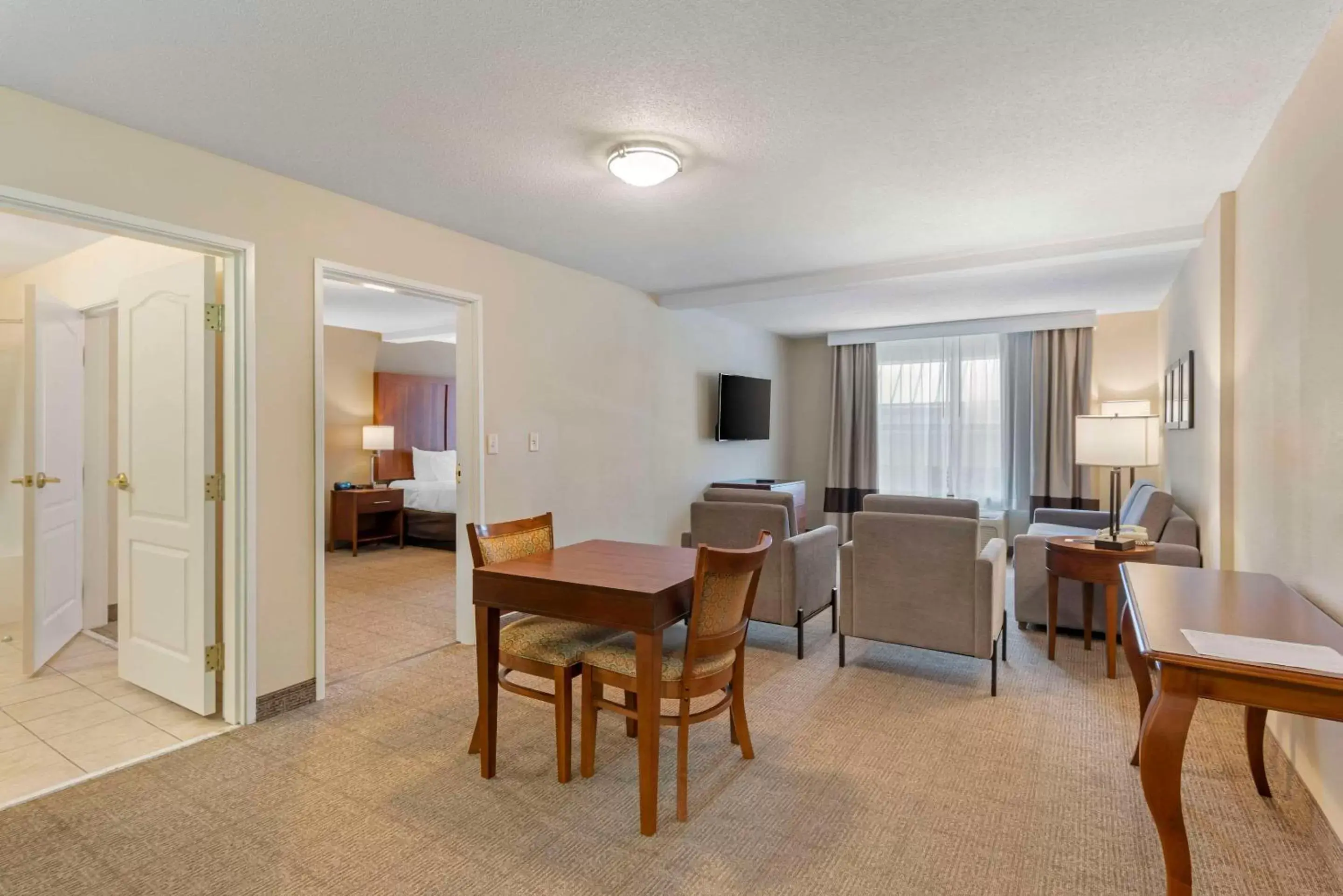 Bedroom, Dining Area in Comfort Inn & Suites Dover