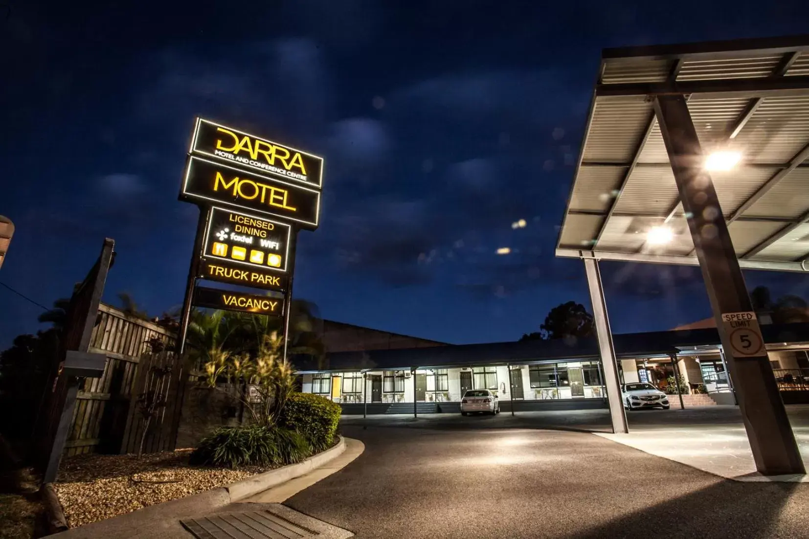 Property building in Darra Motel & Conference Centre Property building in Darra Motel & Conference Centre