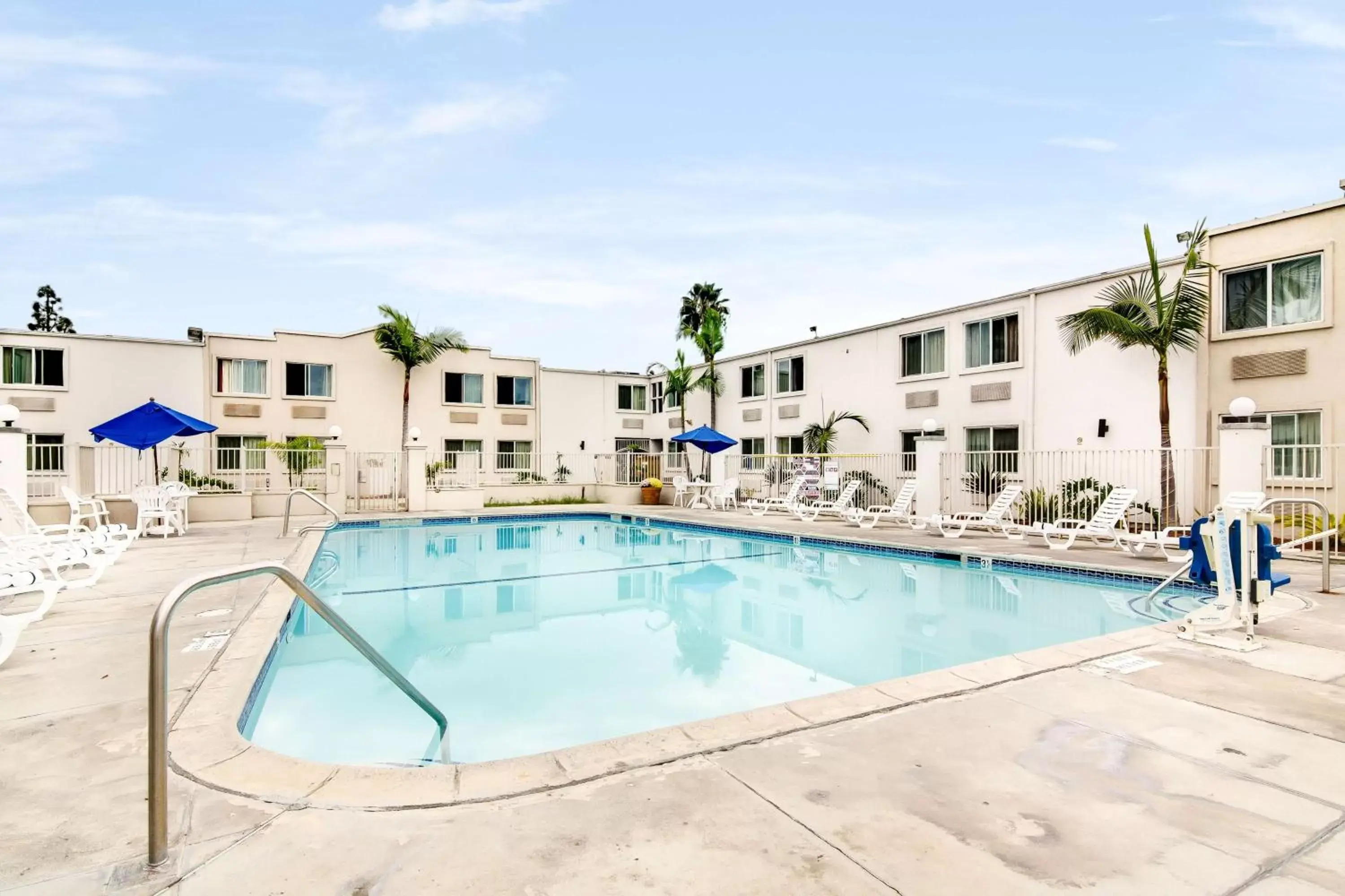 Day, Property Building in Motel 6-Carson, CA