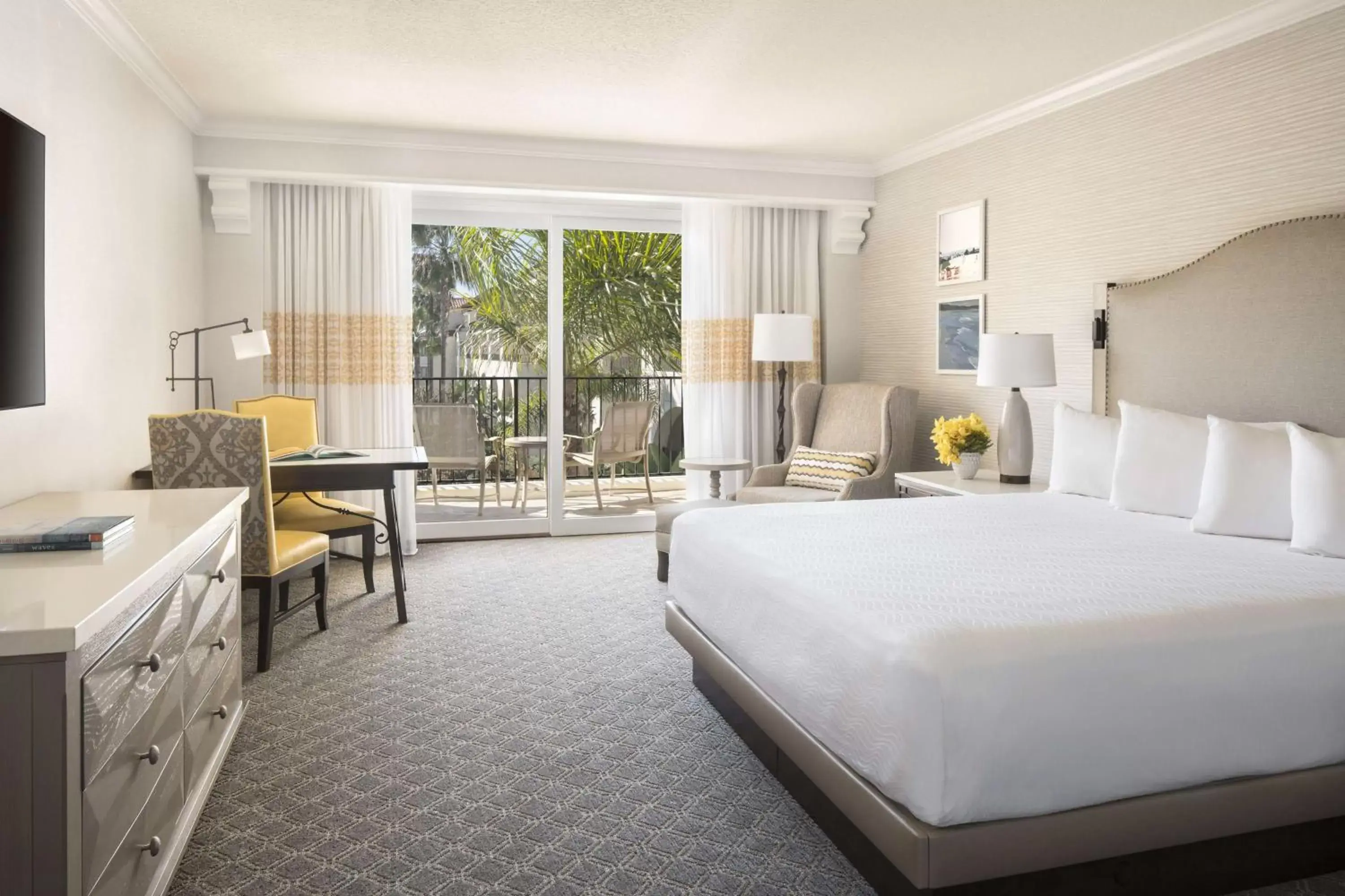 Bedroom in Hyatt Regency Huntington Beach Resort and Spa