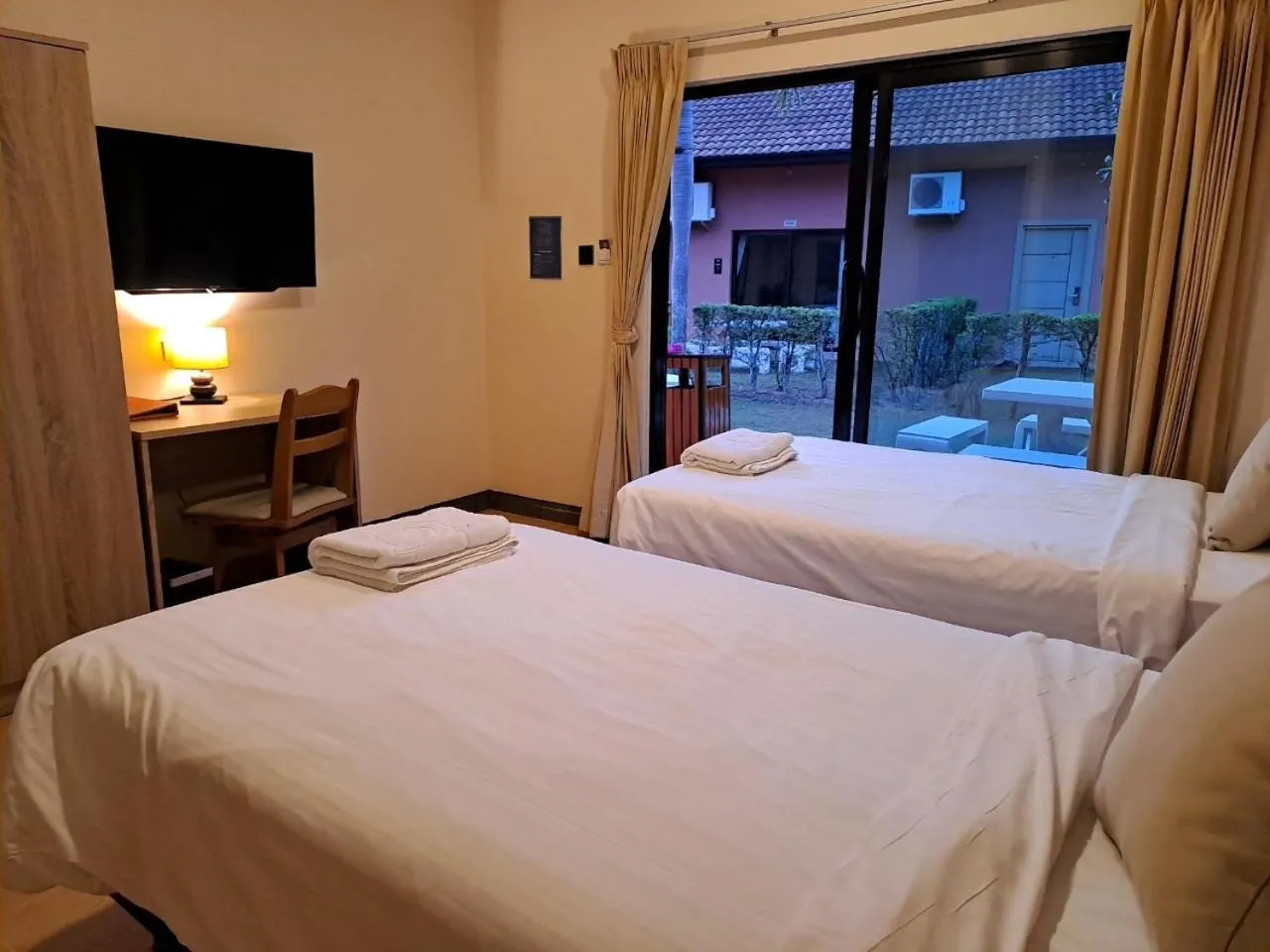 Bed in PM Lake Mabprachan Pattaya