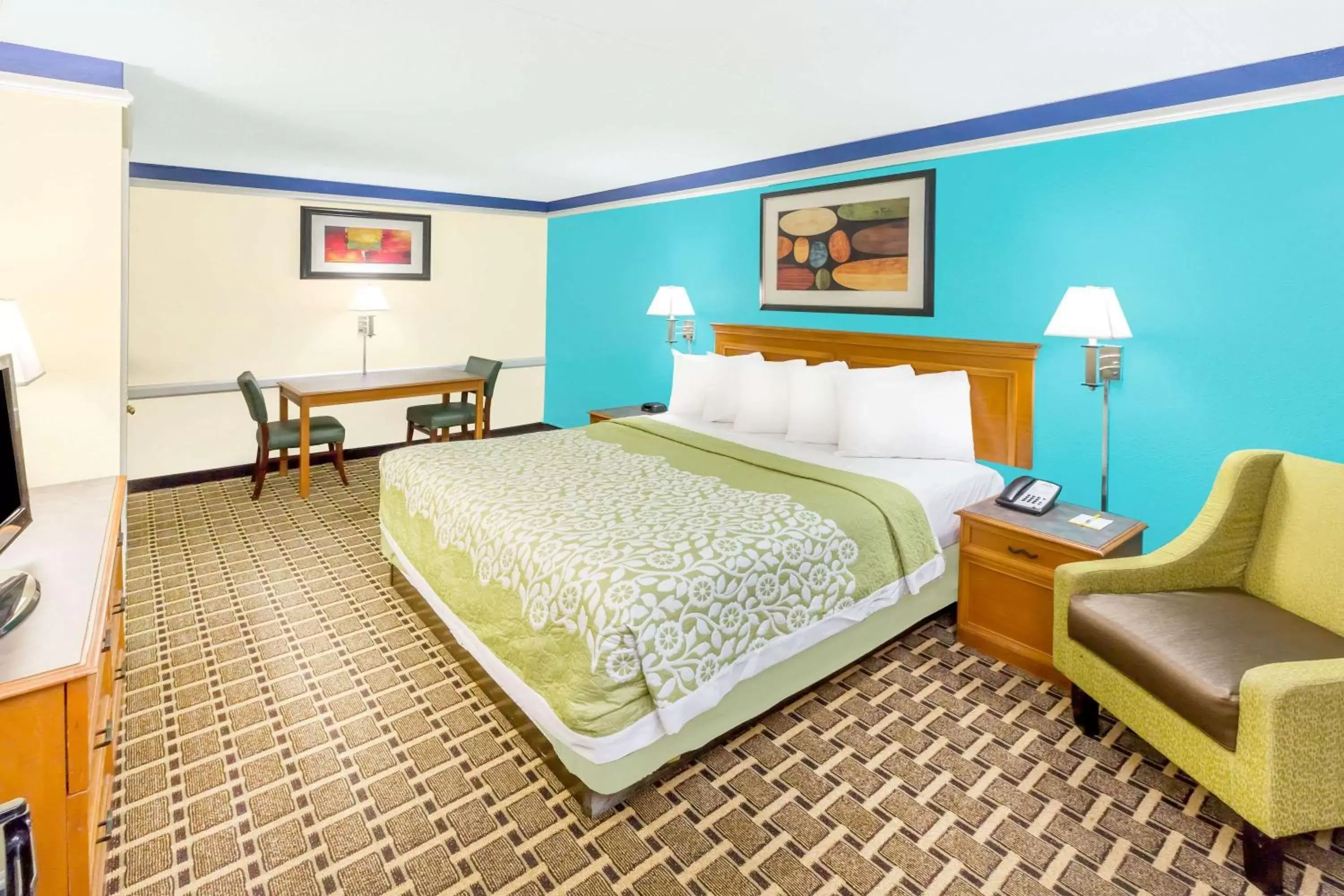 Photo of the whole room, Bed in Days Inn by Wyndham Little Rock/Medical Center