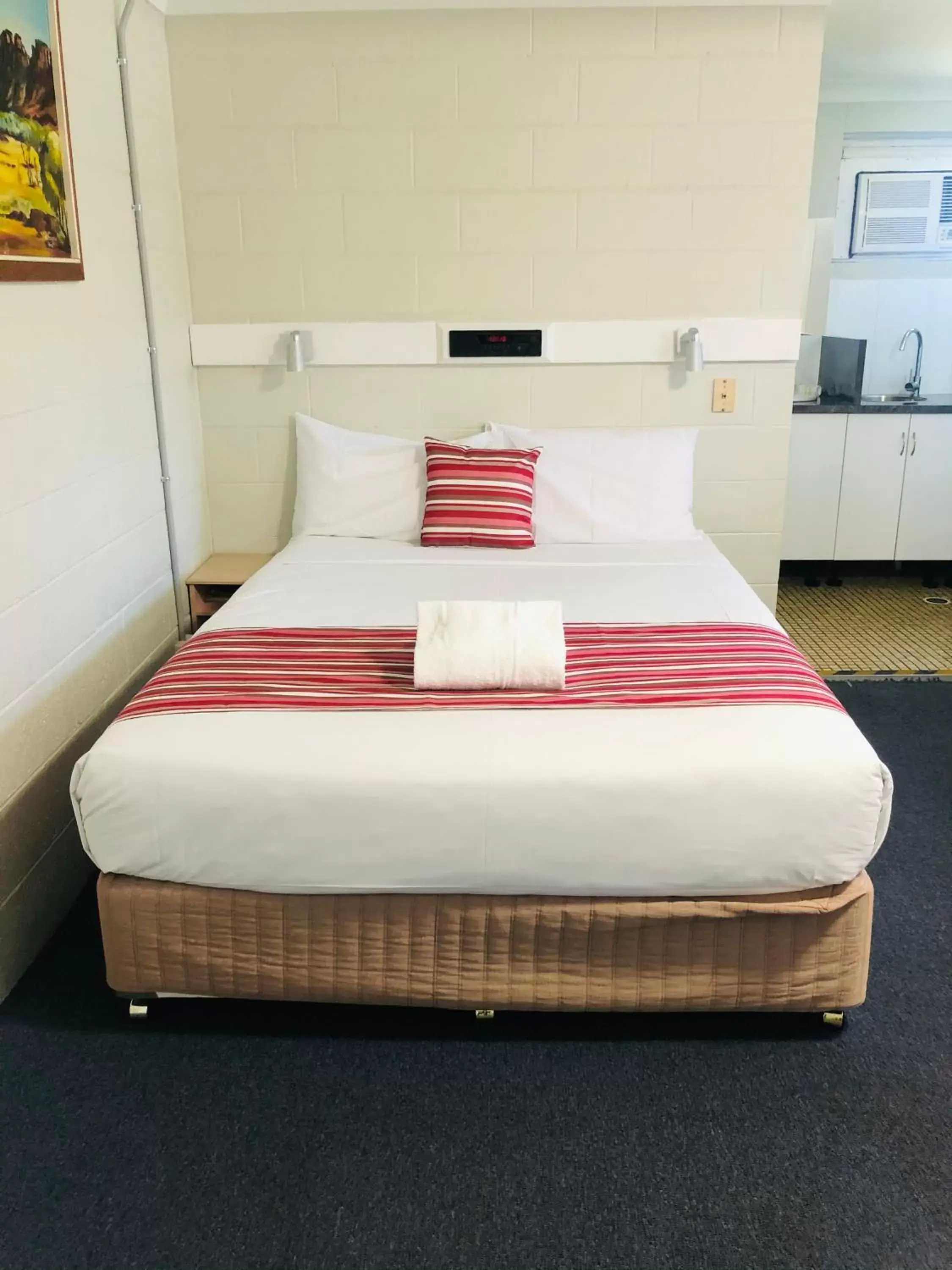 Bed in Central Coast Motel