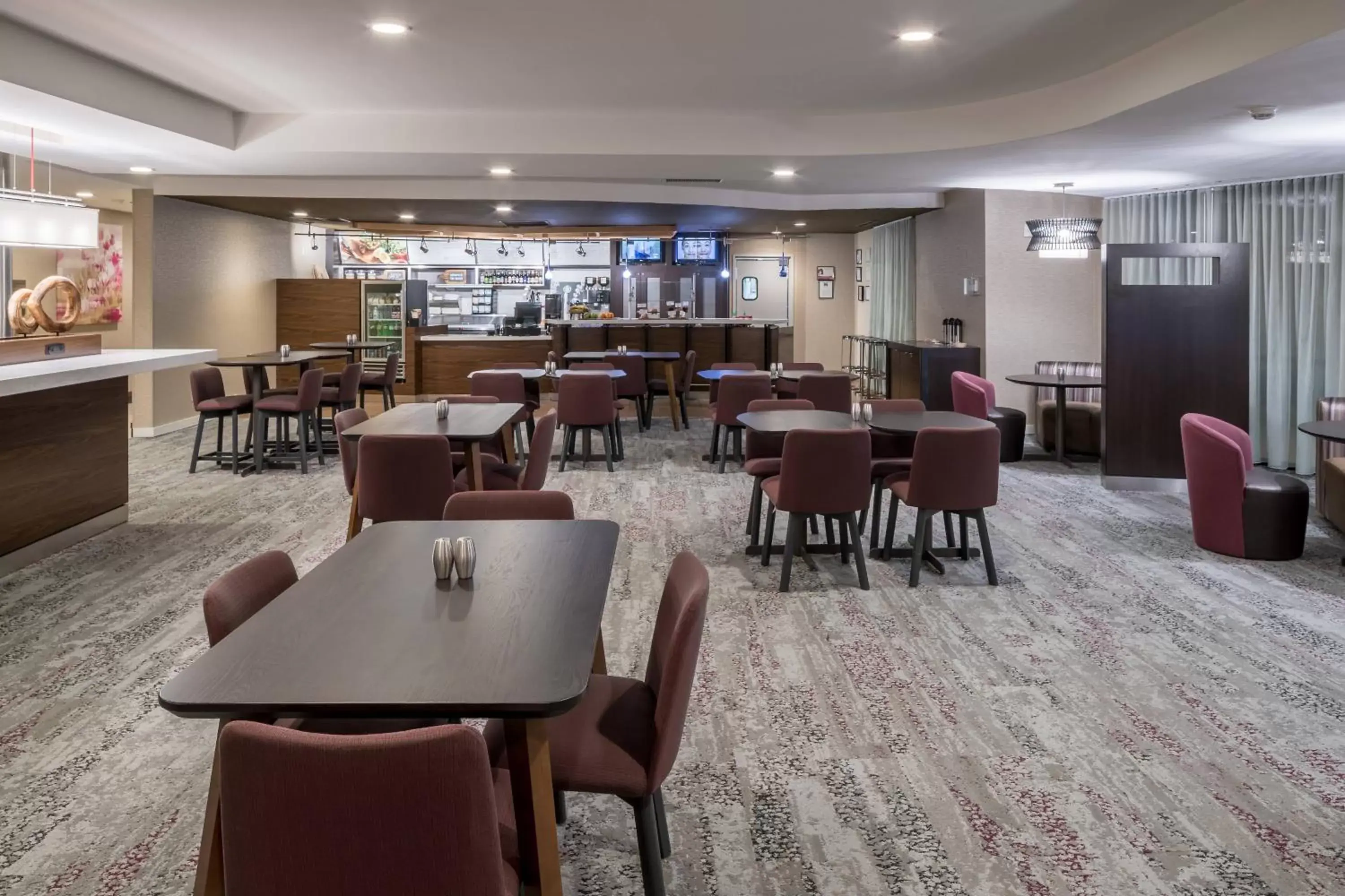 Restaurant/Places to Eat in Courtyard by Marriott West Orange