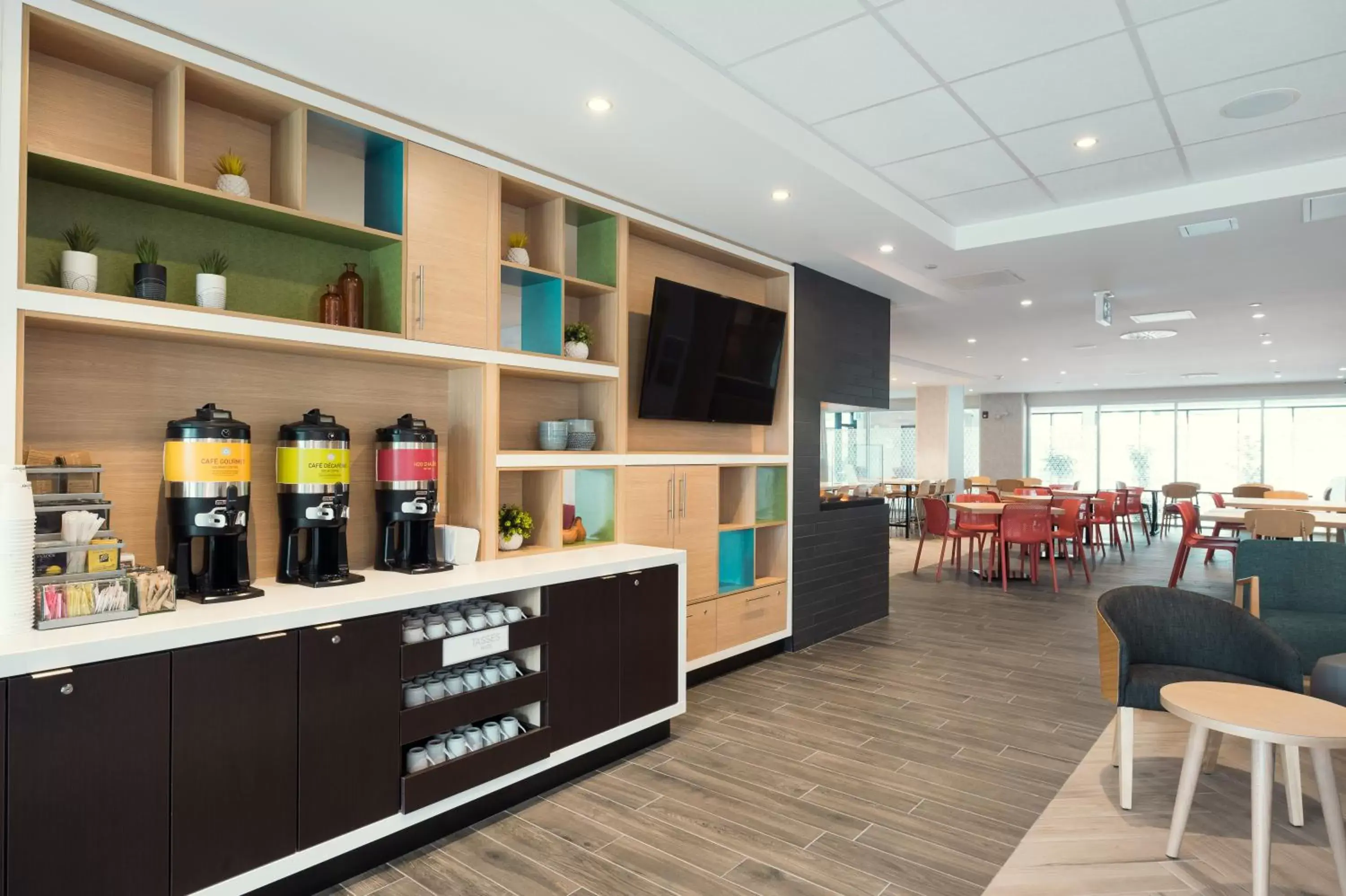 Lobby or reception, Restaurant/Places to Eat in Home2 Suites By Hilton Quebec City