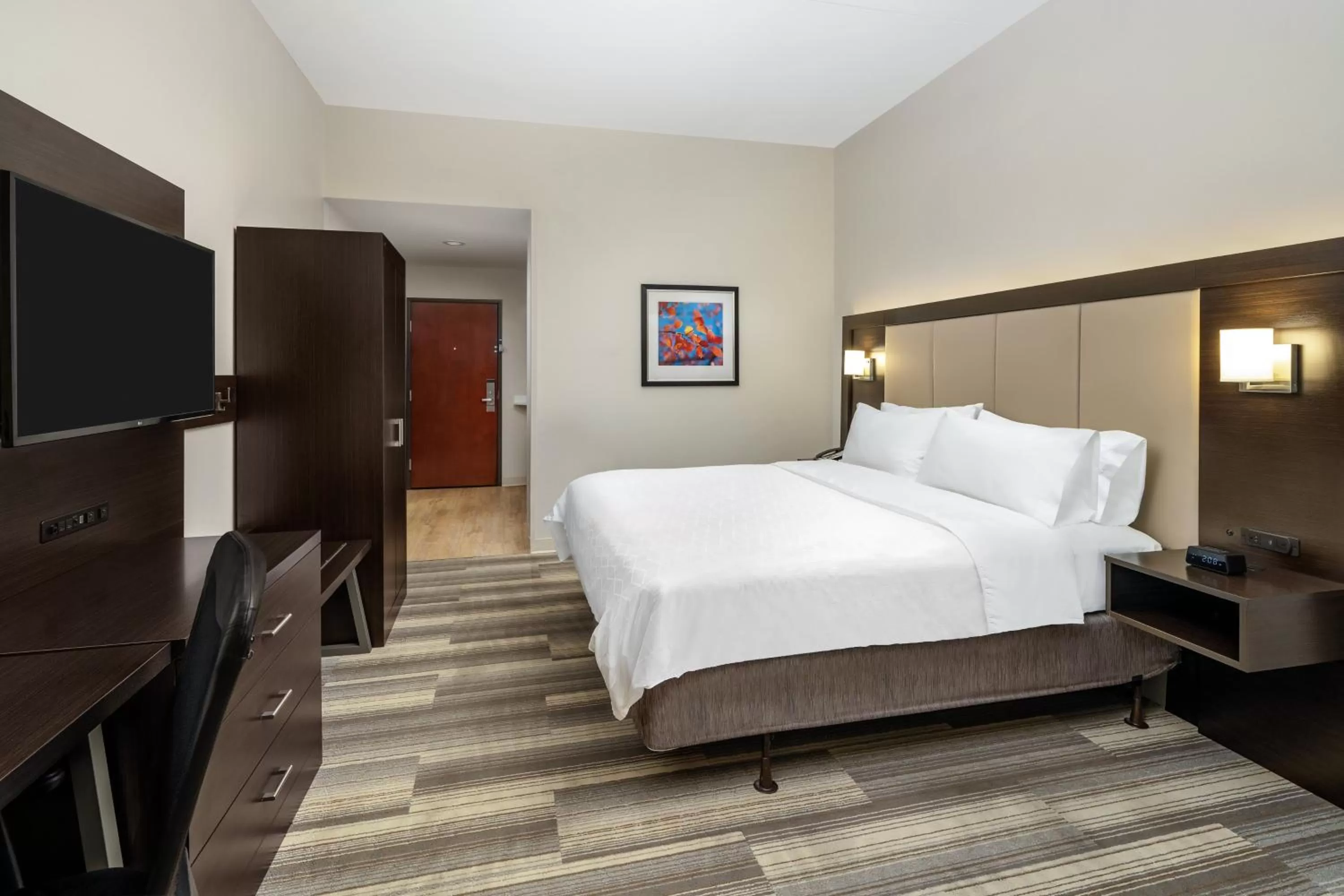 Photo of the whole room, Bed in Holiday Inn Express & Suites Florence by IHG