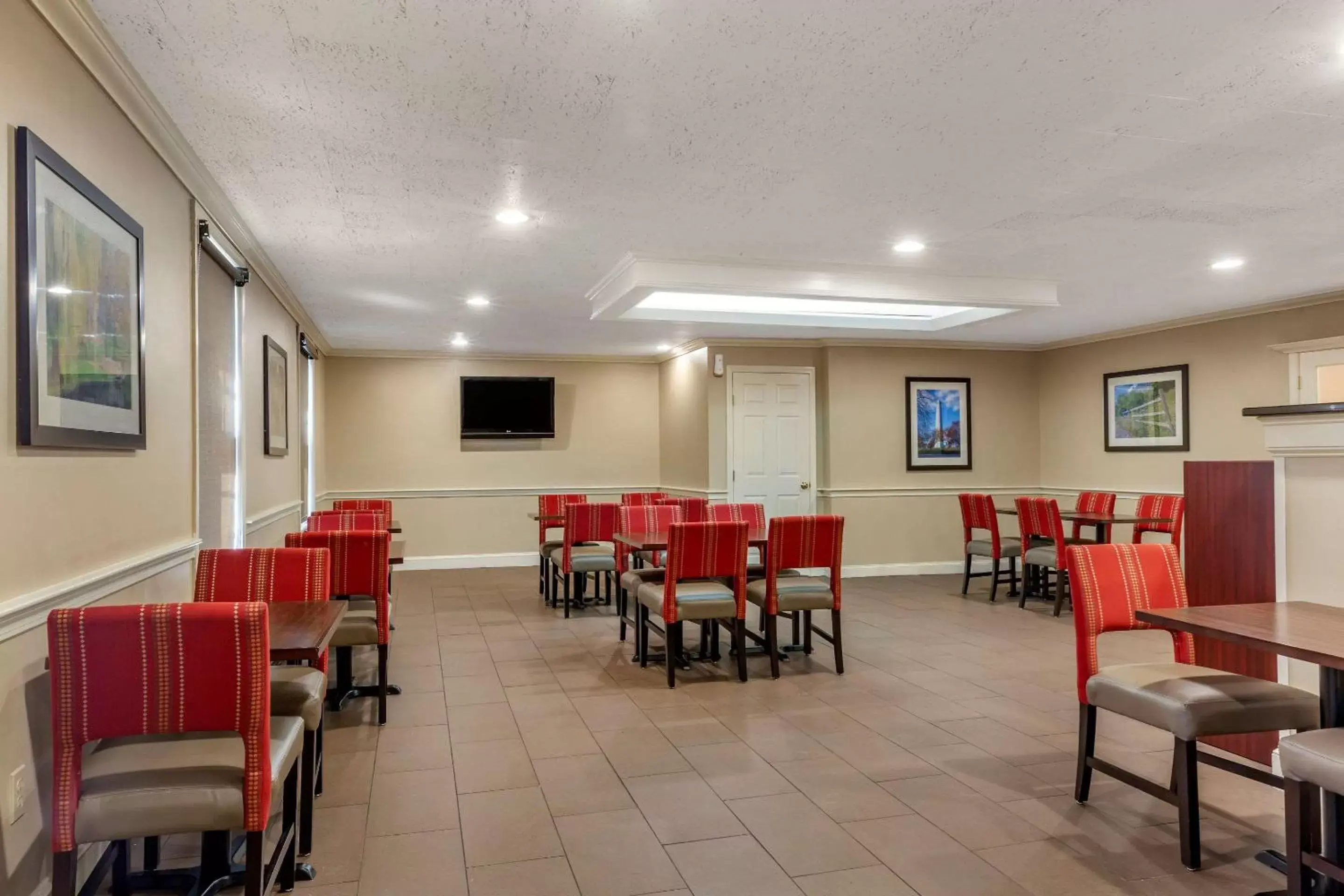 Restaurant/Places to Eat in Comfort Inn Rockland - Boston