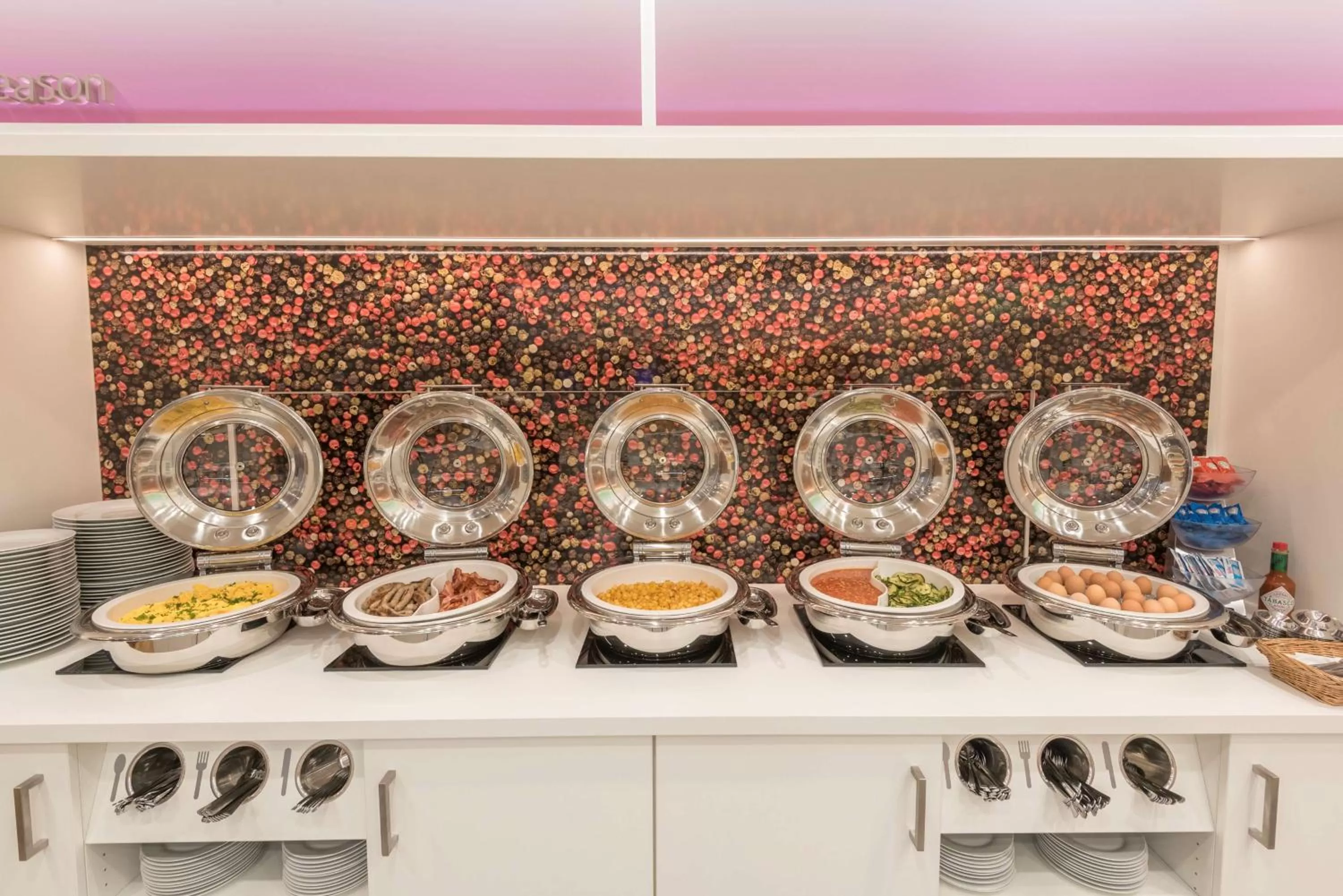 Dining area in Hampton By Hilton Hamburg City Centre