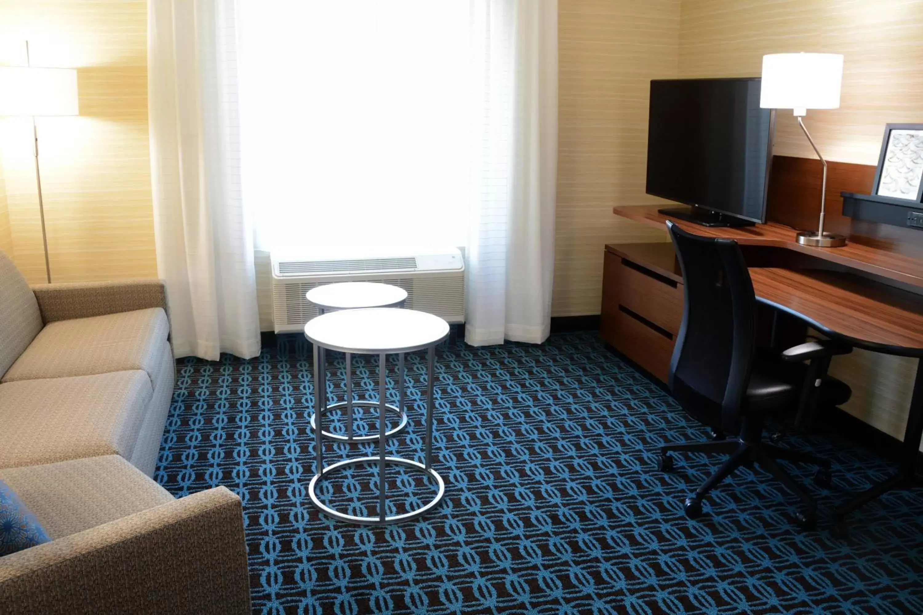 Photo of the whole room, Seating Area in Fairfield Inn & Suites By Marriott Somerset