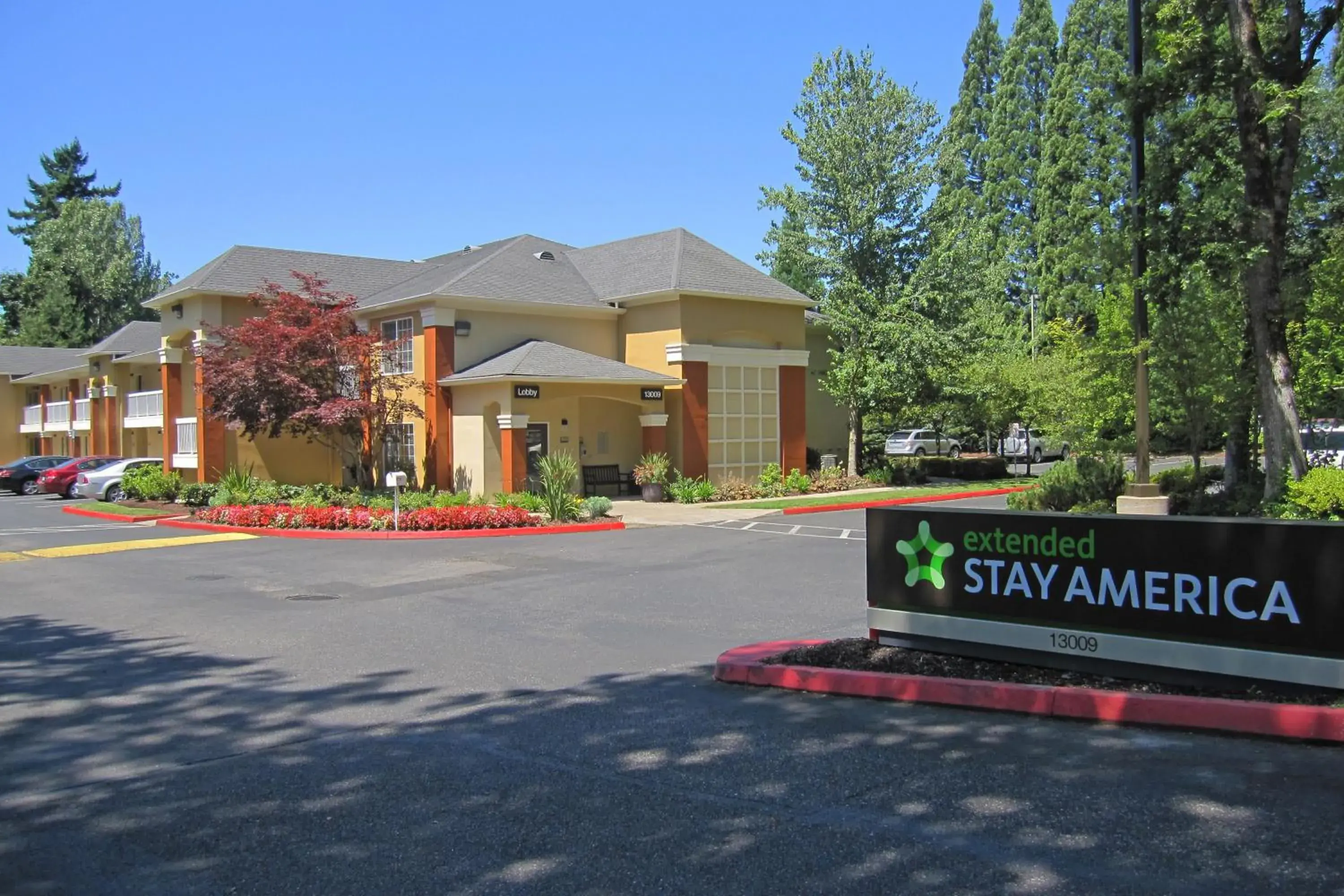 Property building in Extended Stay America Suites - Portland - Tigard