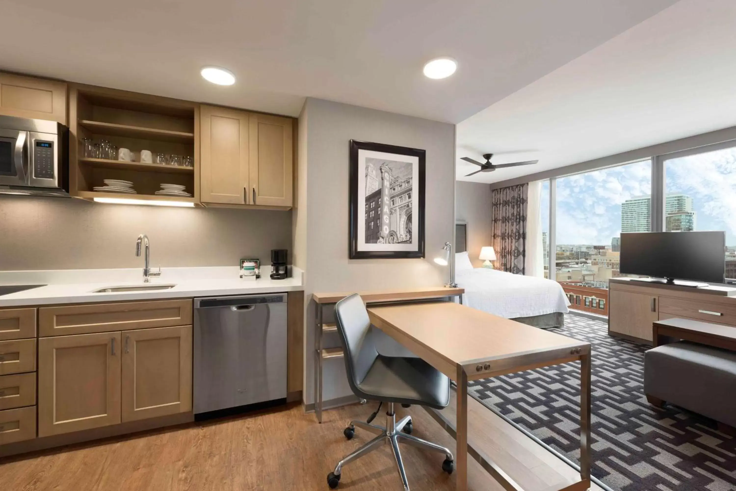 Bedroom, Kitchen/Kitchenette in Homewood Suites by Hilton Chicago Downtown West Loop