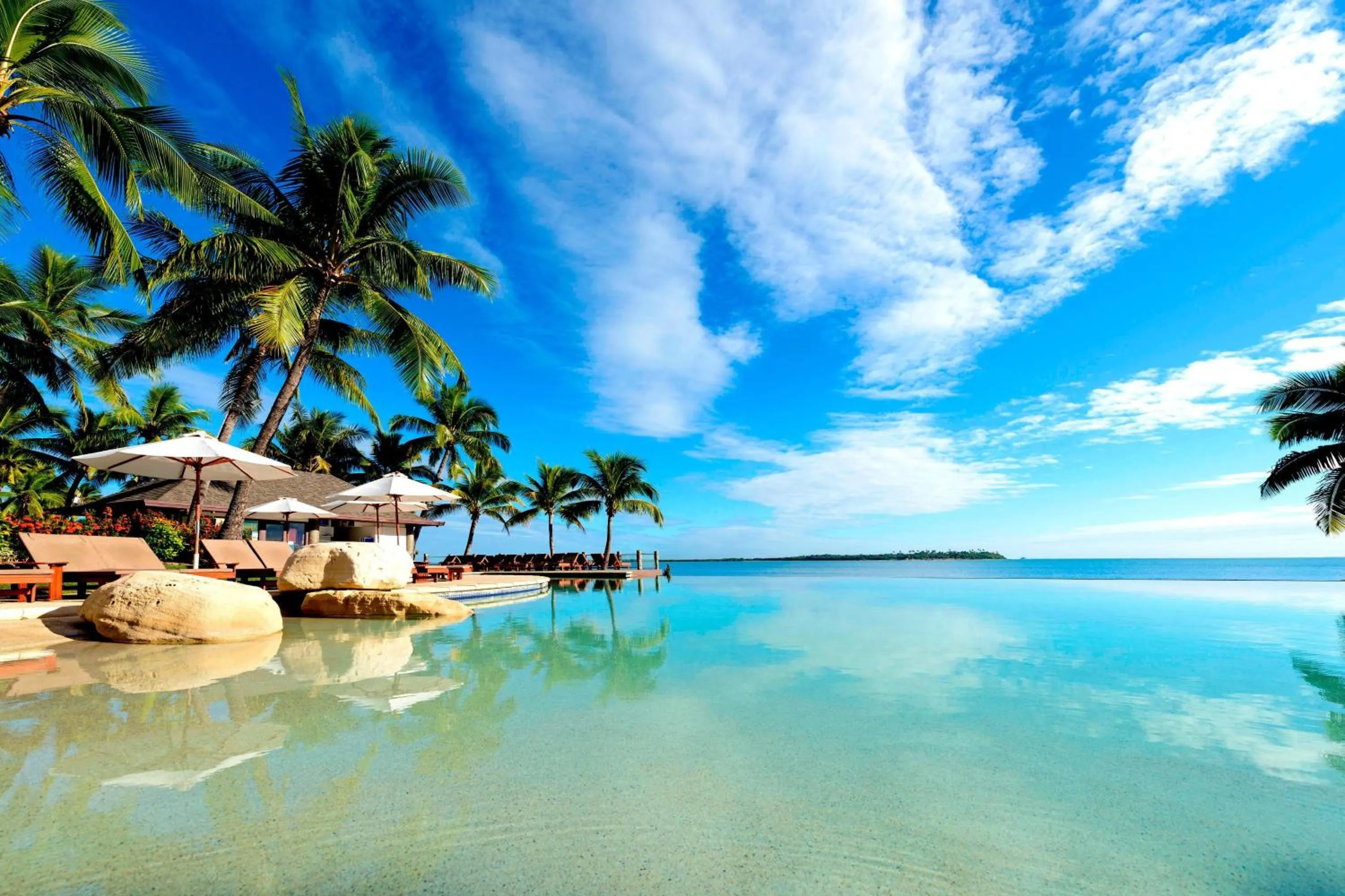 Swimming pool in Sheraton Denarau Villas