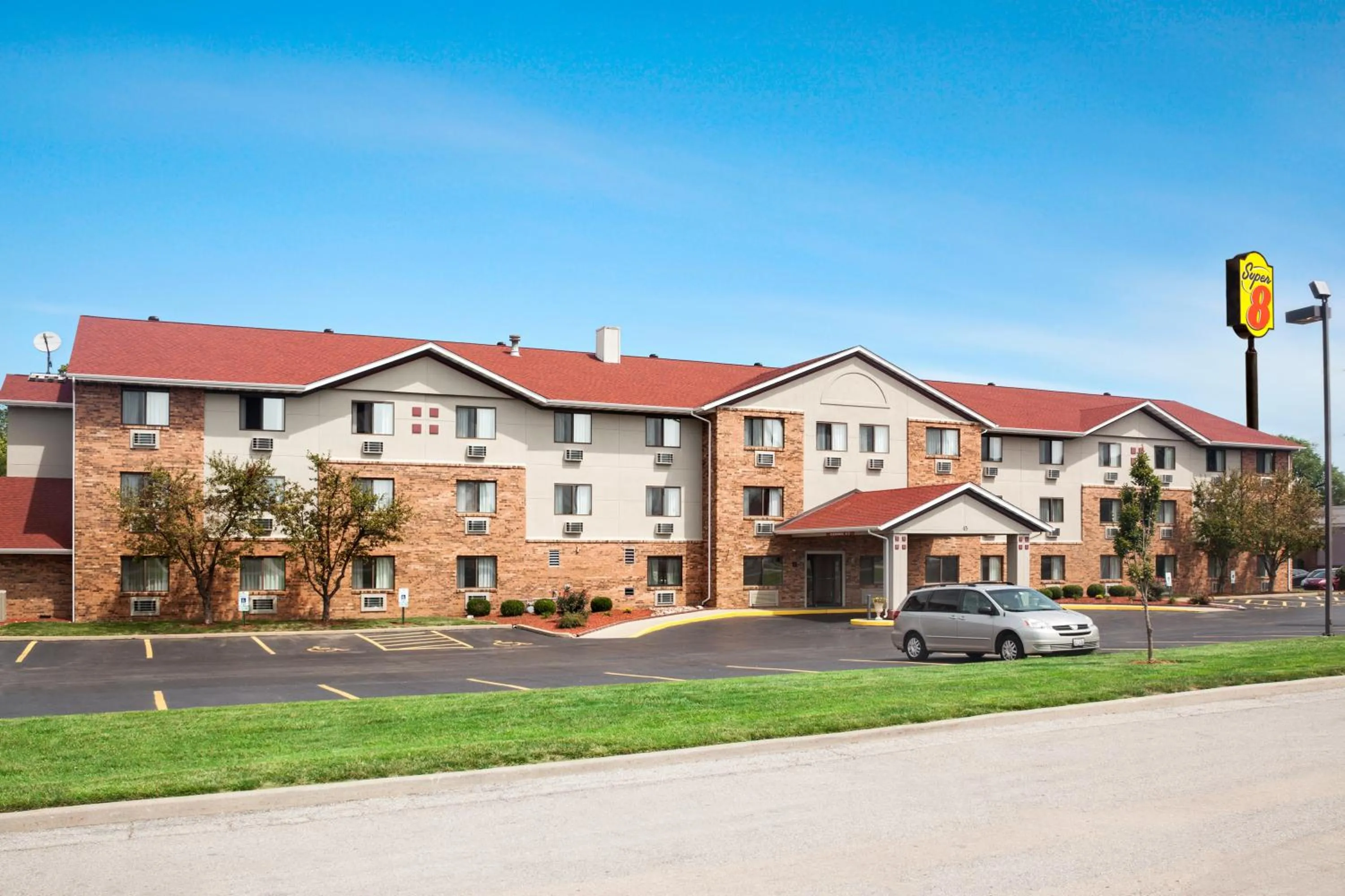 Property building in Super 8 by Wyndham Fairview Heights-St. Louis