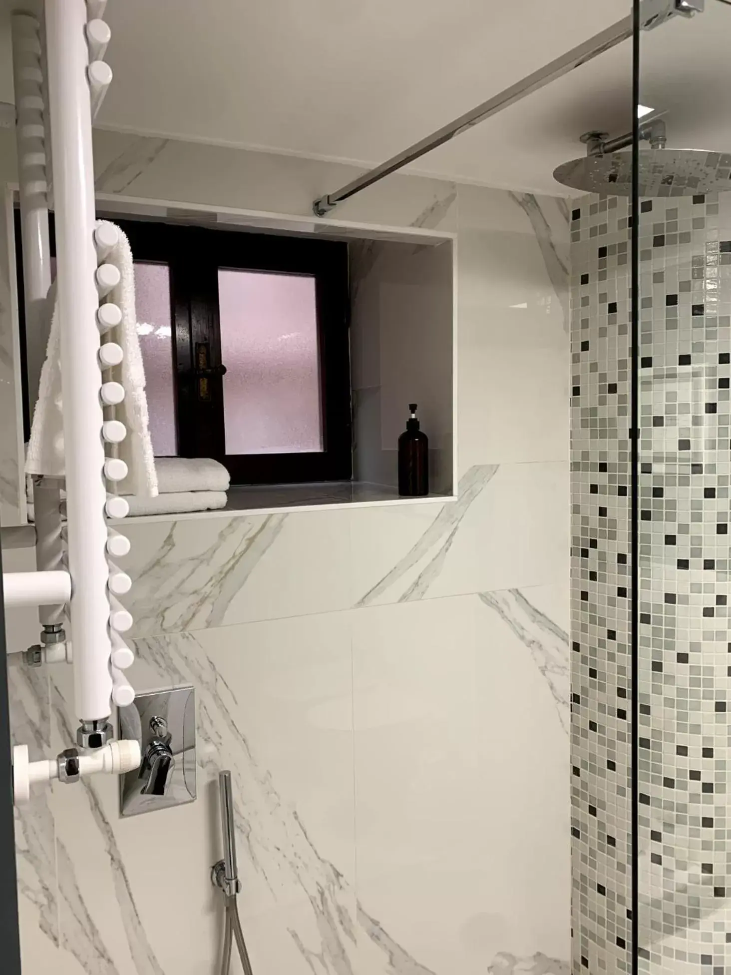 Shower, Bathroom in HiSuiteROME