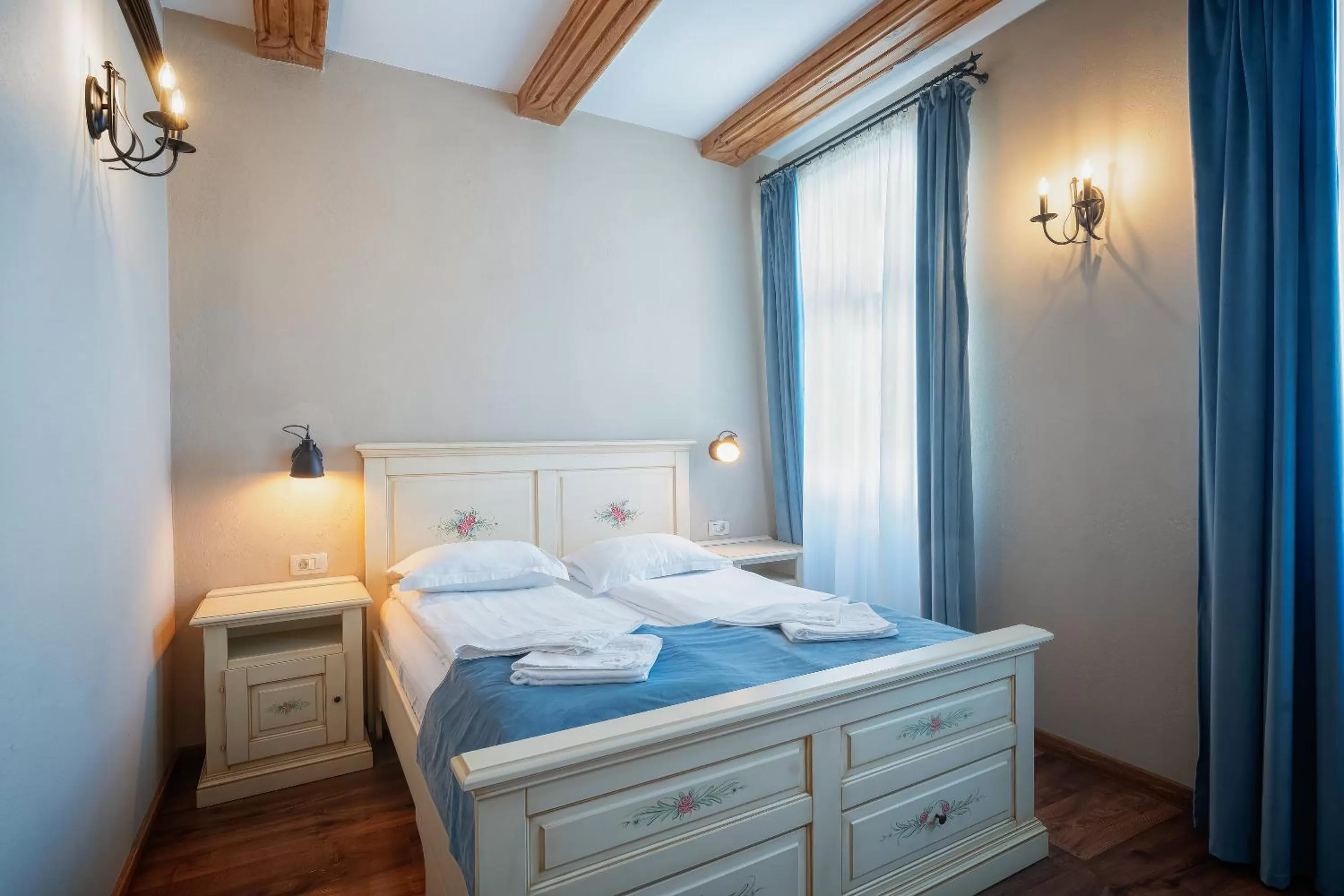 Bed in HOTEL BOUTIQUE CASA CHITIC -HOTEL AND RESTAURANT Str Johann Gott nr7