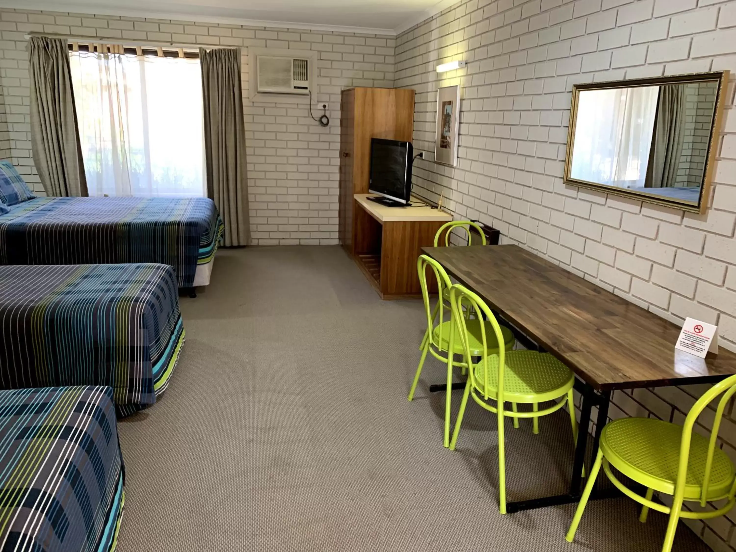 Dining area, Seating Area in Kingswood Motel