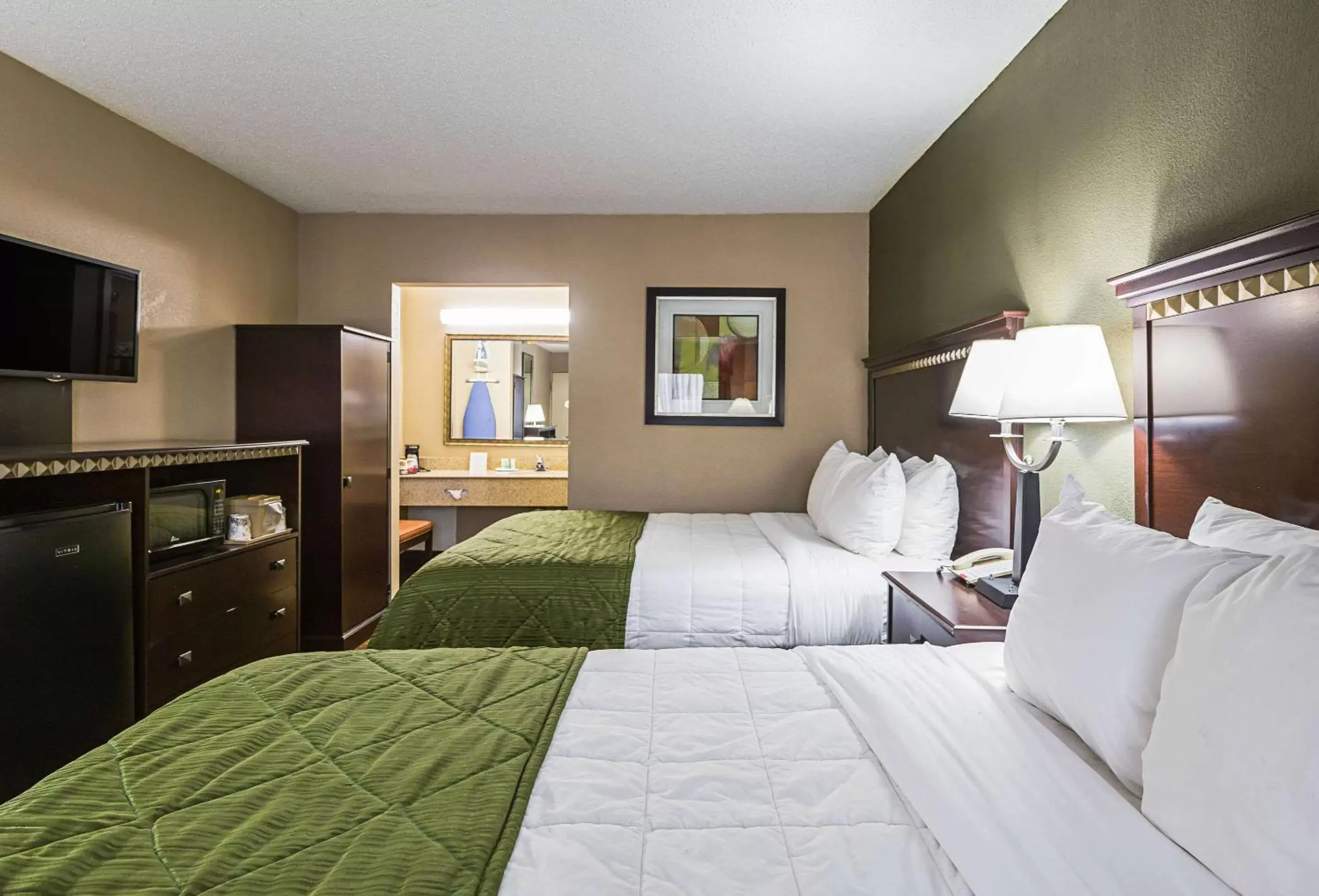 Photo of the whole room, Bed in Quality Inn & Suites Greenville - Haywood Mall