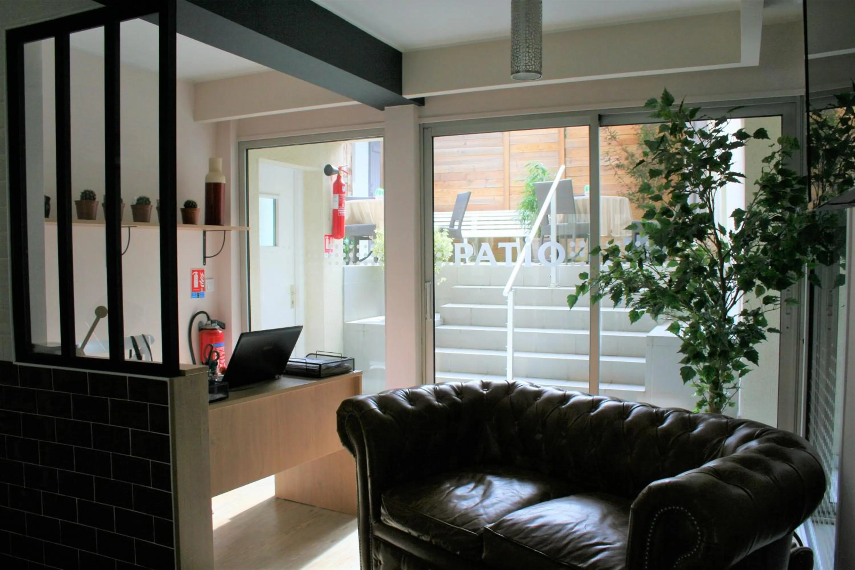 Seating area in Hôtel Le Relais Dax