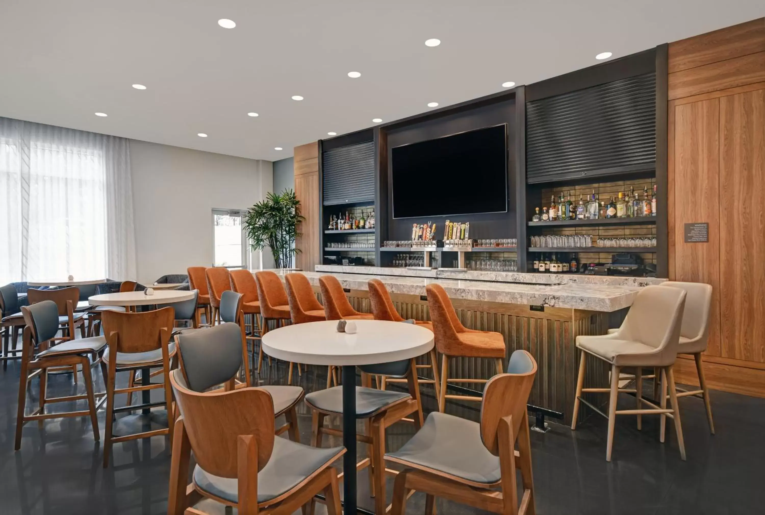 Lounge or bar, Restaurant/Places to Eat in Staybridge Suites - Houston - Galleria Area, an IHG Hotel