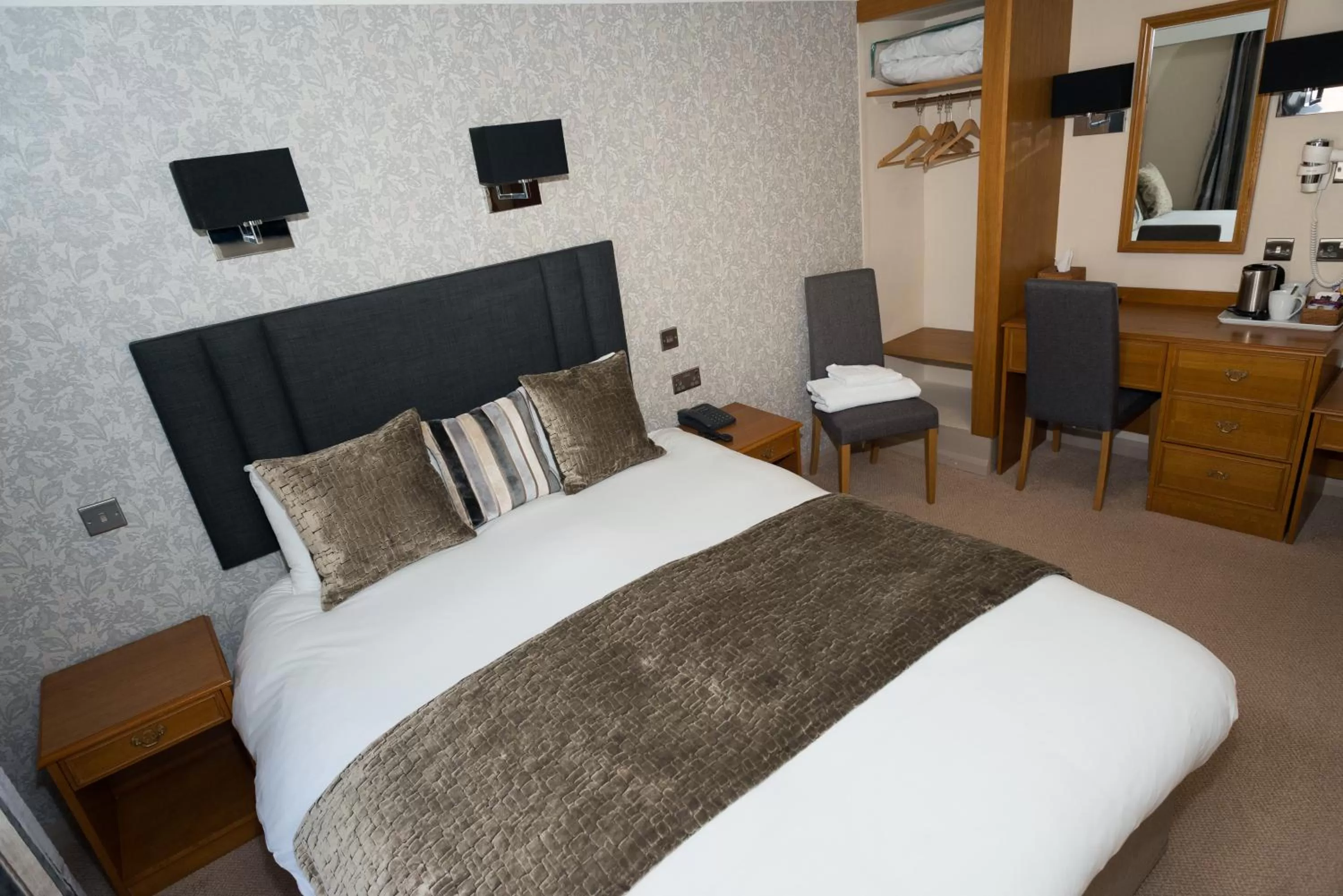 Bedroom, Bed in Falcon Hotel