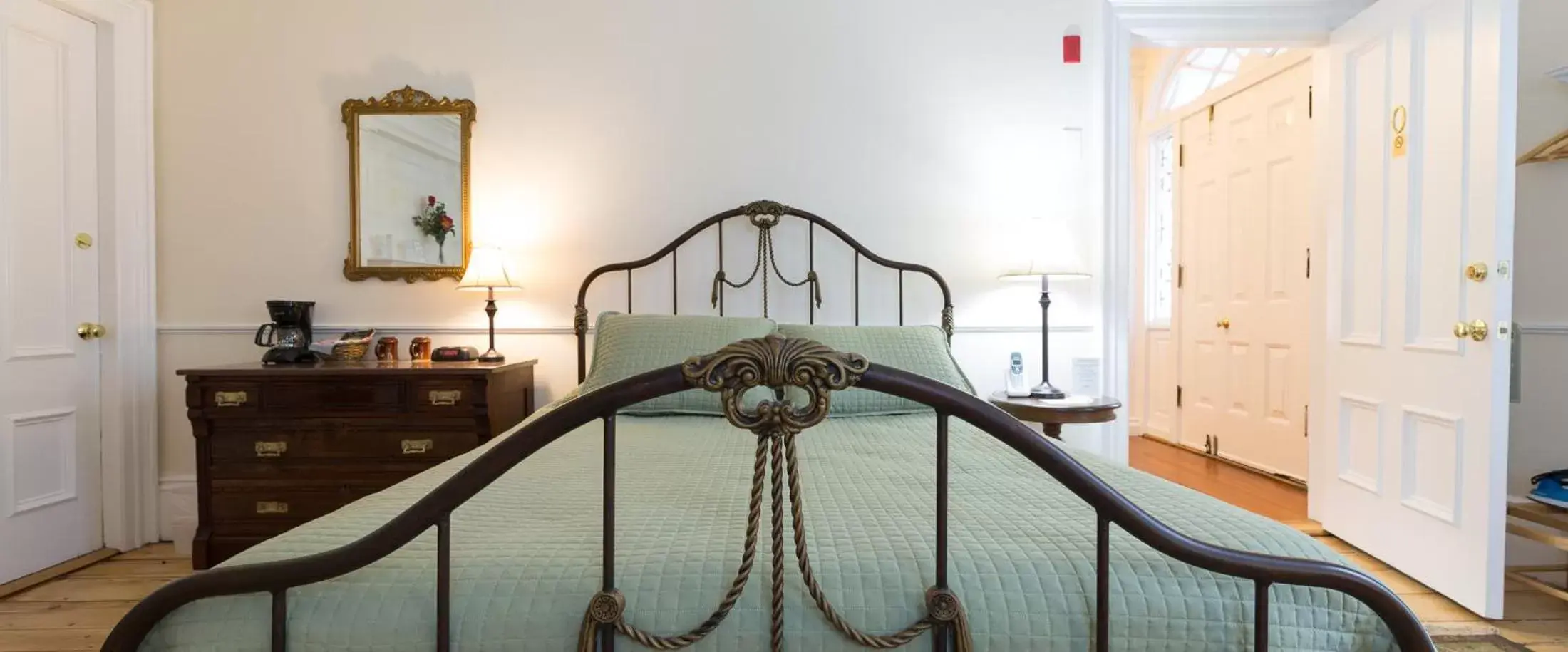 Bed in The Salem Inn
