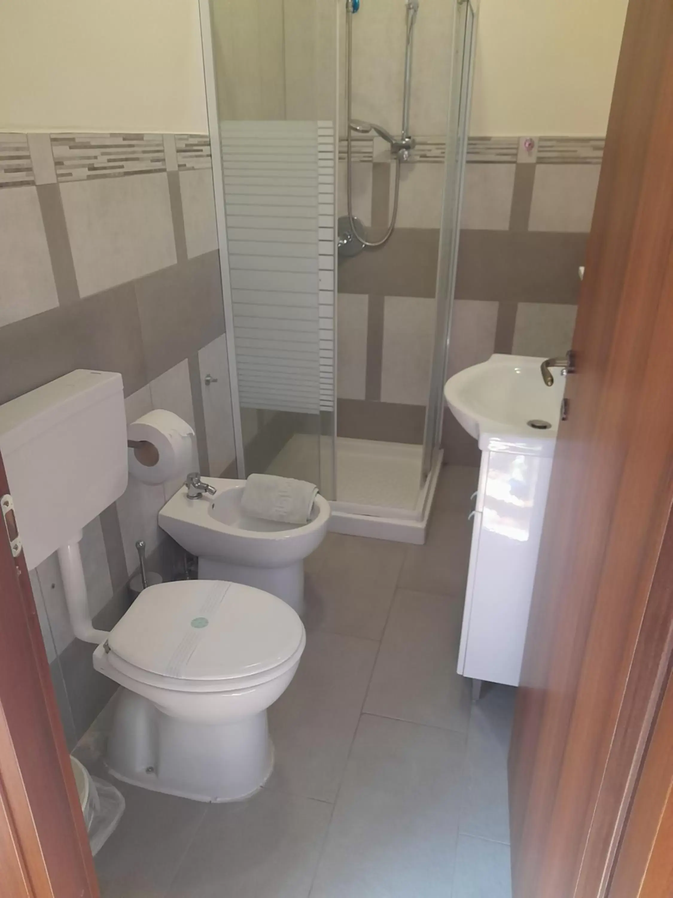 Bathroom in Bed and fly Aeroporto Catania airport shuttle h24 extra euro 5 reception h24