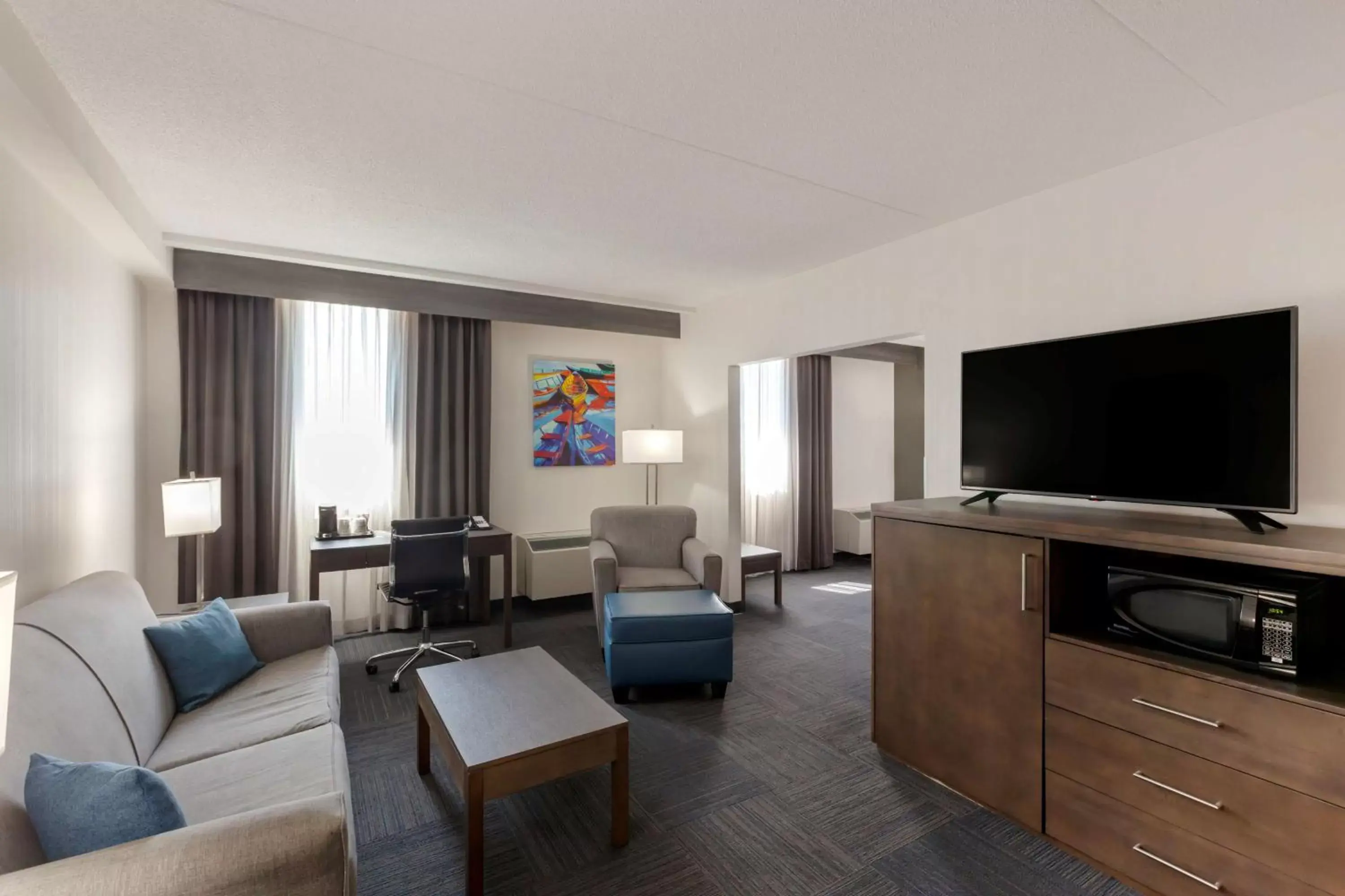 Bedroom, TV/Entertainment Center in Best Western Plus Toronto Airport Hotel