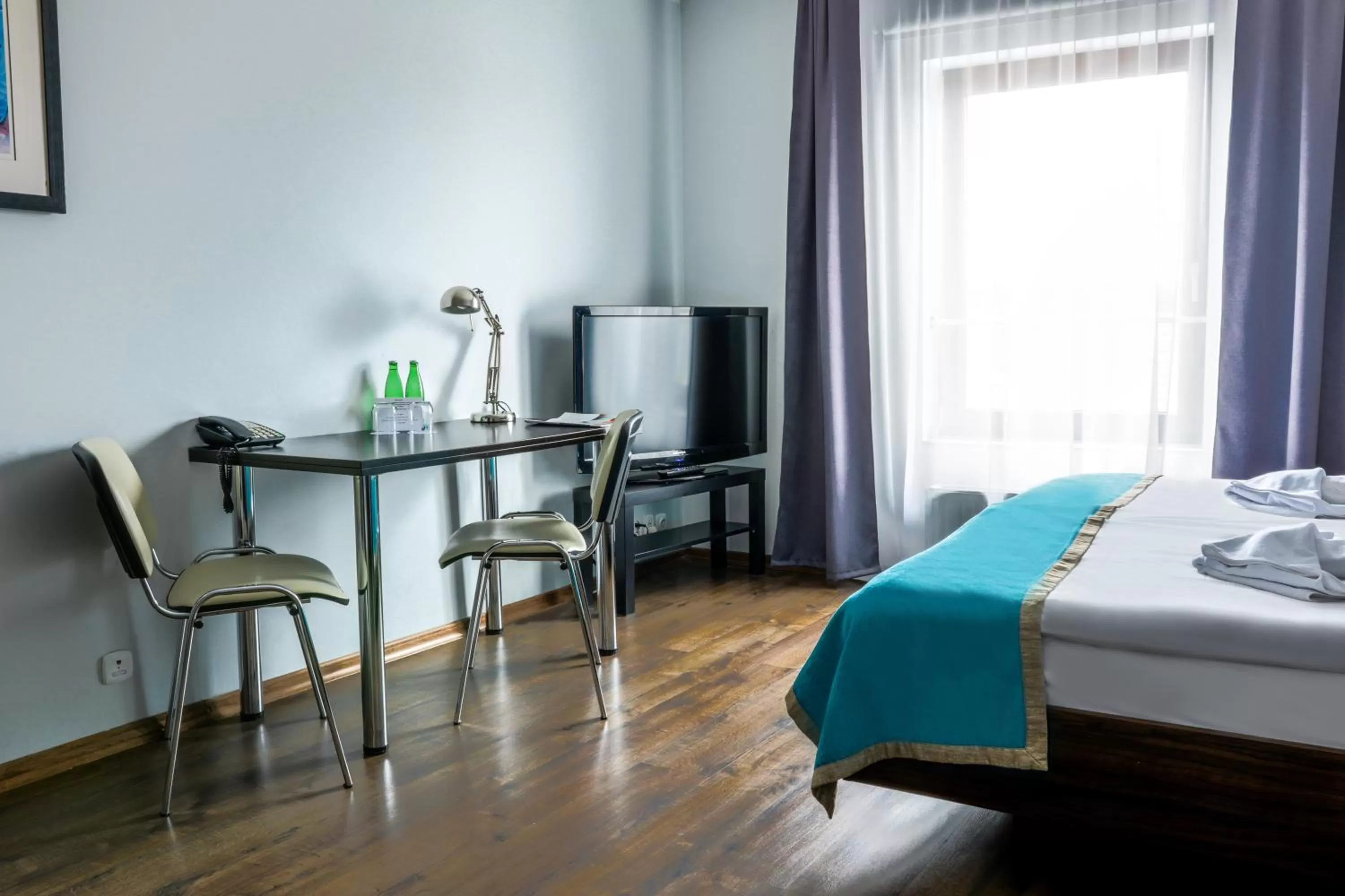 Photo of the whole room, Bed in Hotel Opera