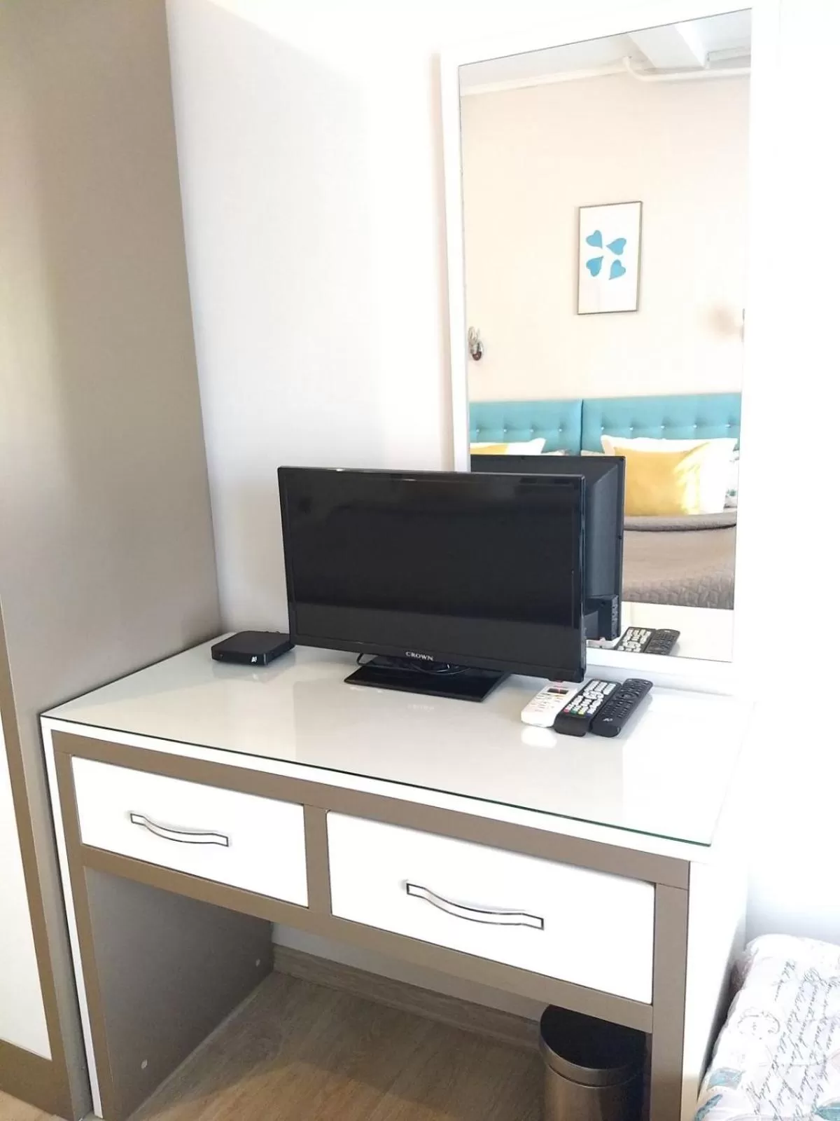 TV and multimedia in White Rose Guest Rooms