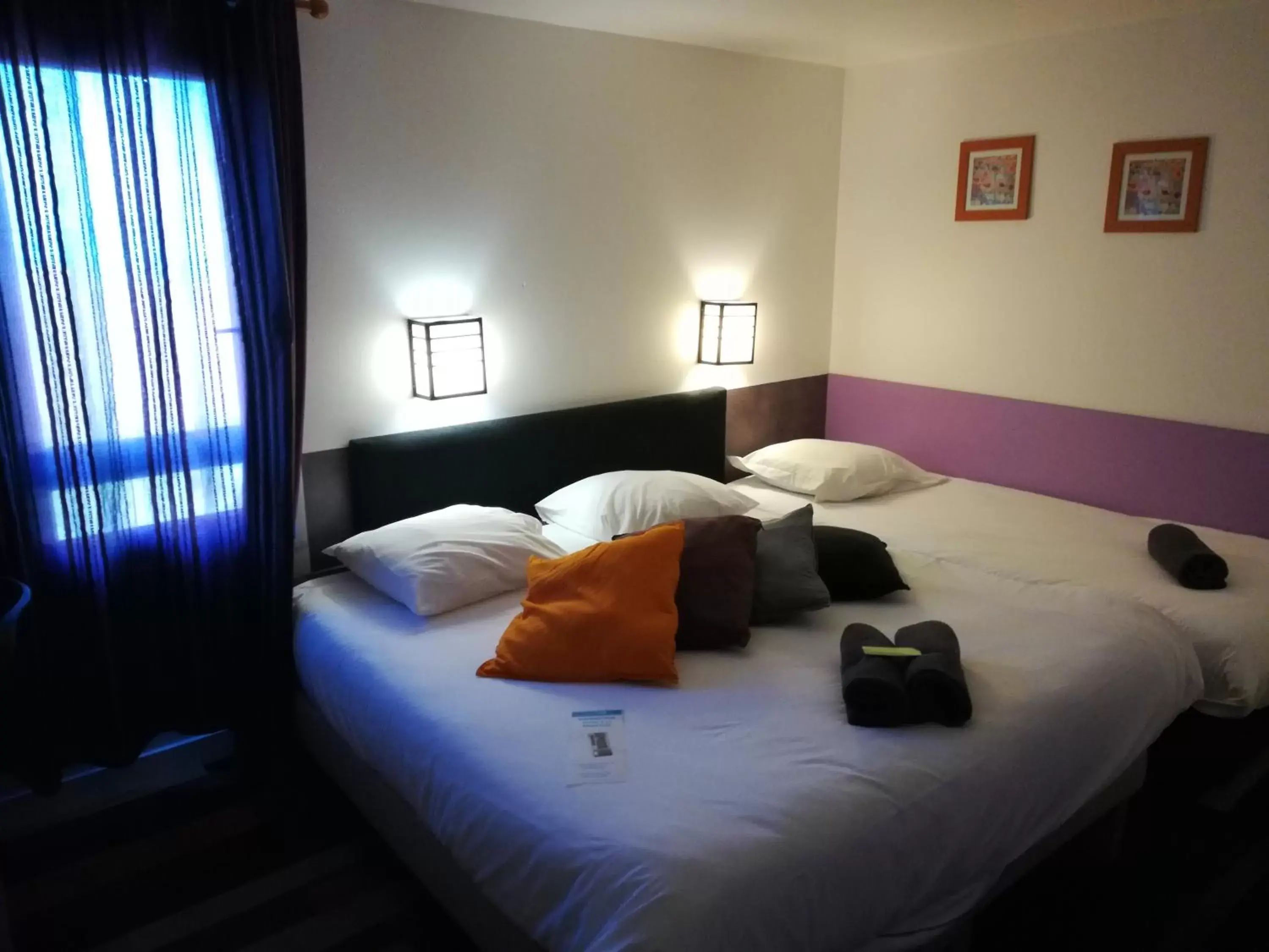 Staff, Bed in Kyriad Direct Saintes