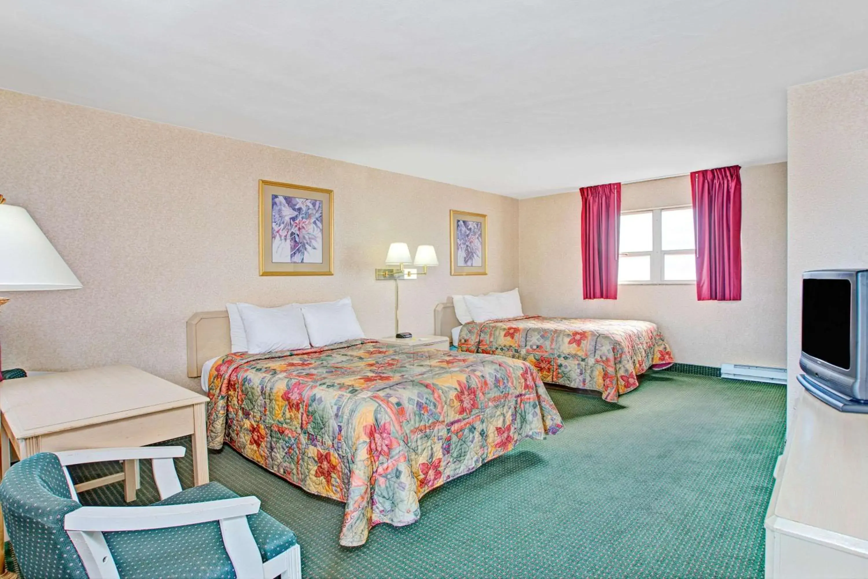 Photo of the whole room, Bed in Days Inn by Wyndham Arlington/Washington DC