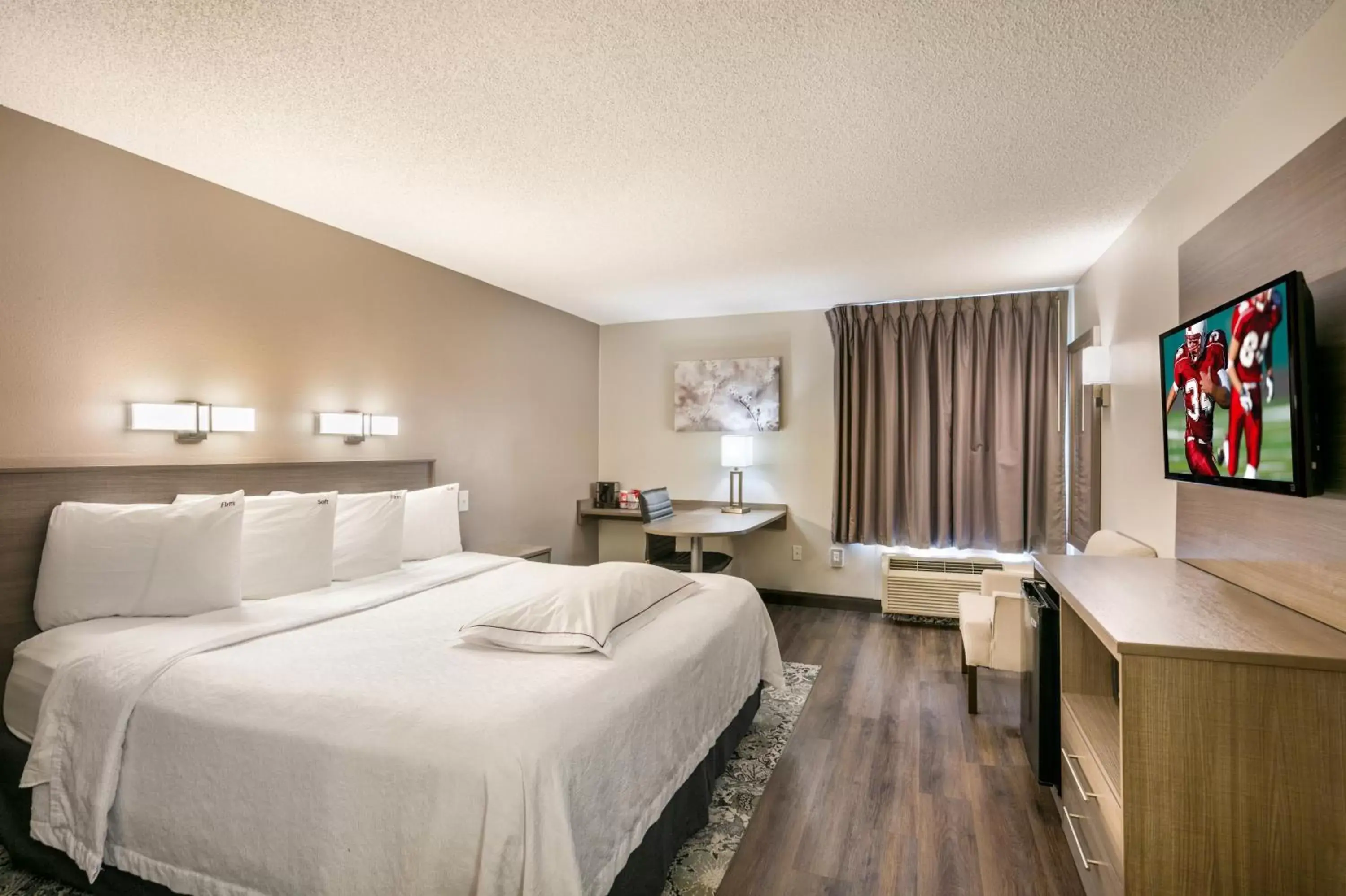 Bedroom, Bed in Red Roof Inn PLUS+ Boston - Logan Bedroom, Bed in Red Roof Inn PLUS+ Boston - Logan