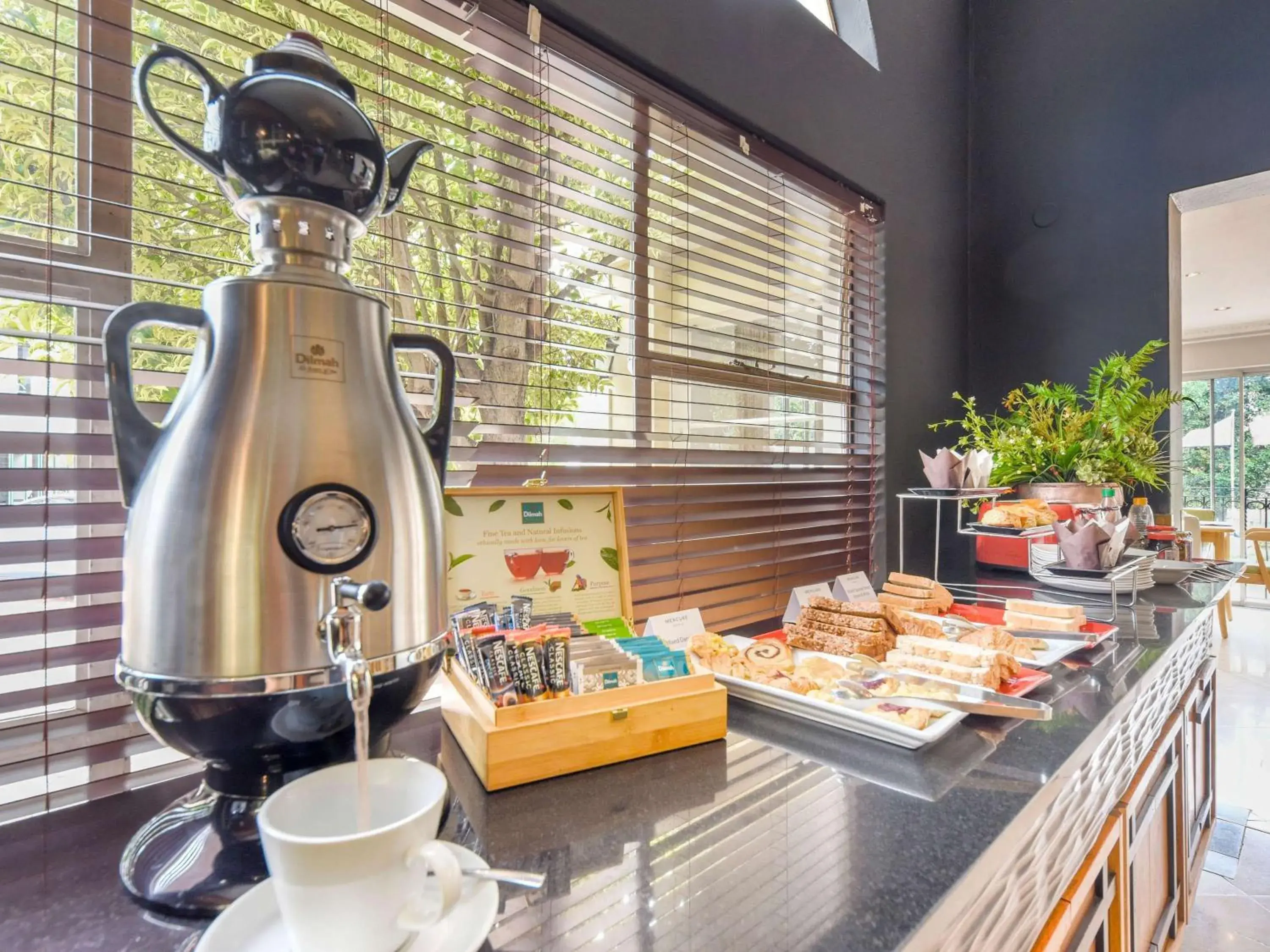 Breakfast, Kitchen/Kitchenette in Mercure Johannesburg Midrand