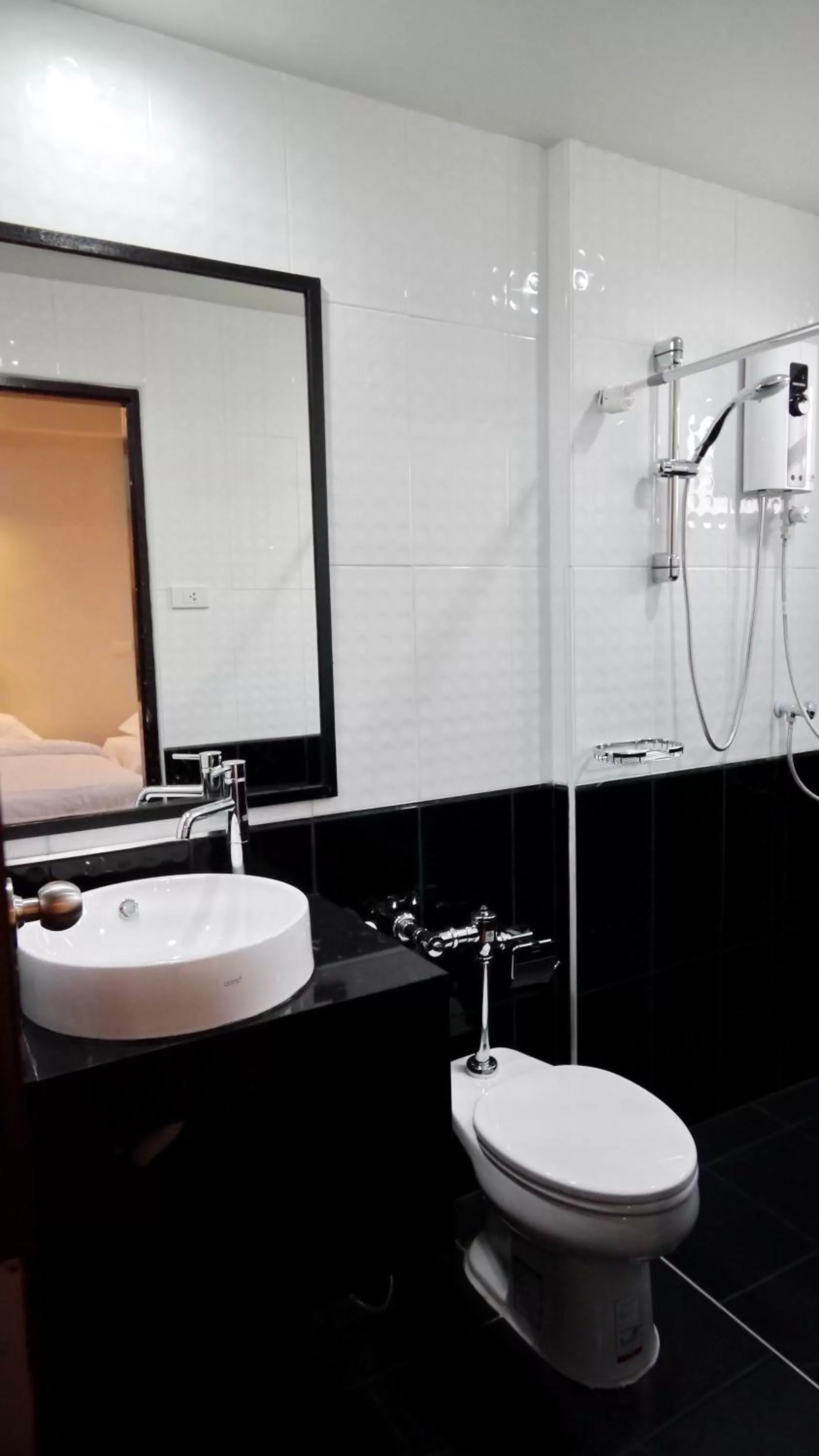 Bathroom in Basic Line Hotel @ Loikroh