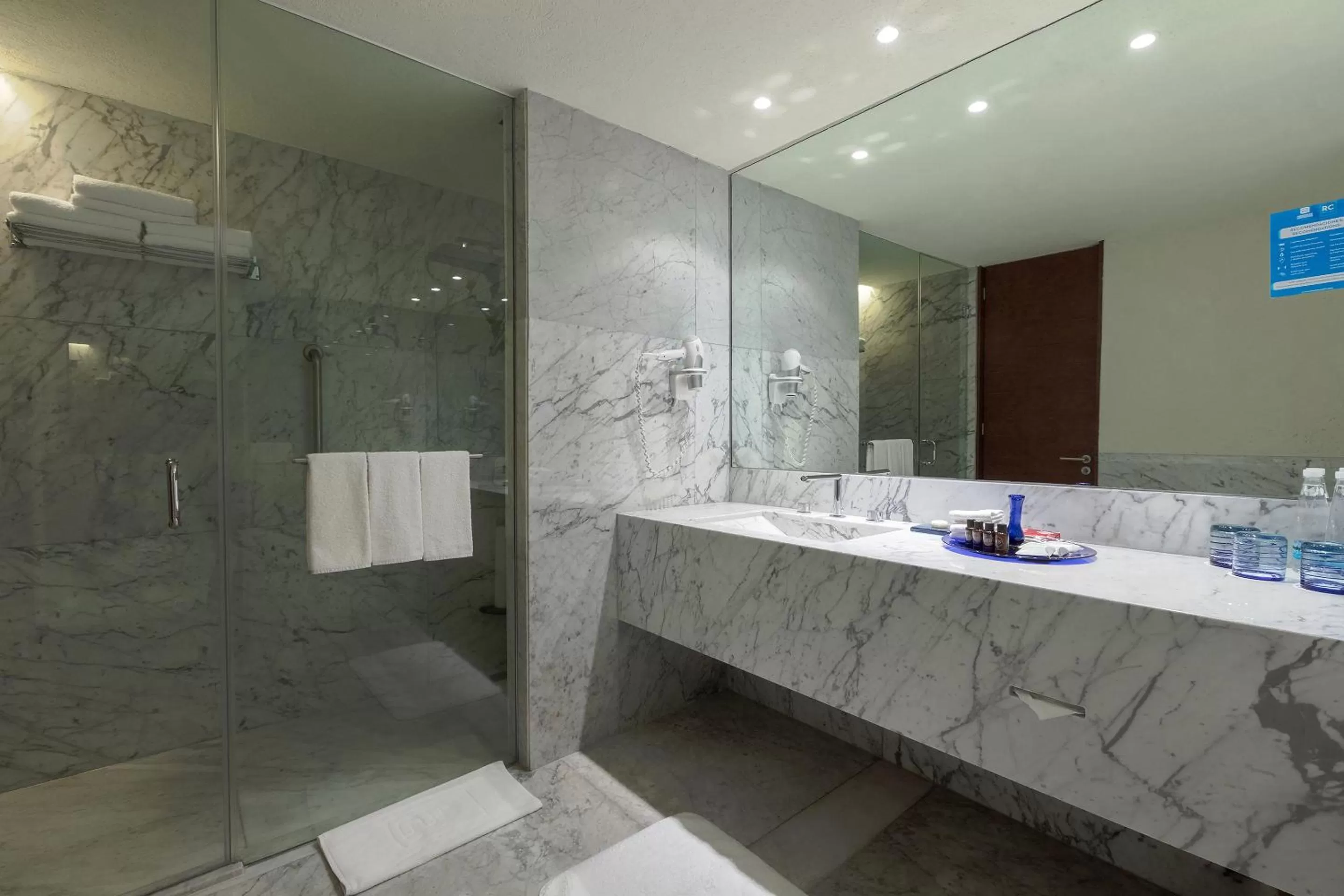 Bathroom in Camino Real Polanco Mexico