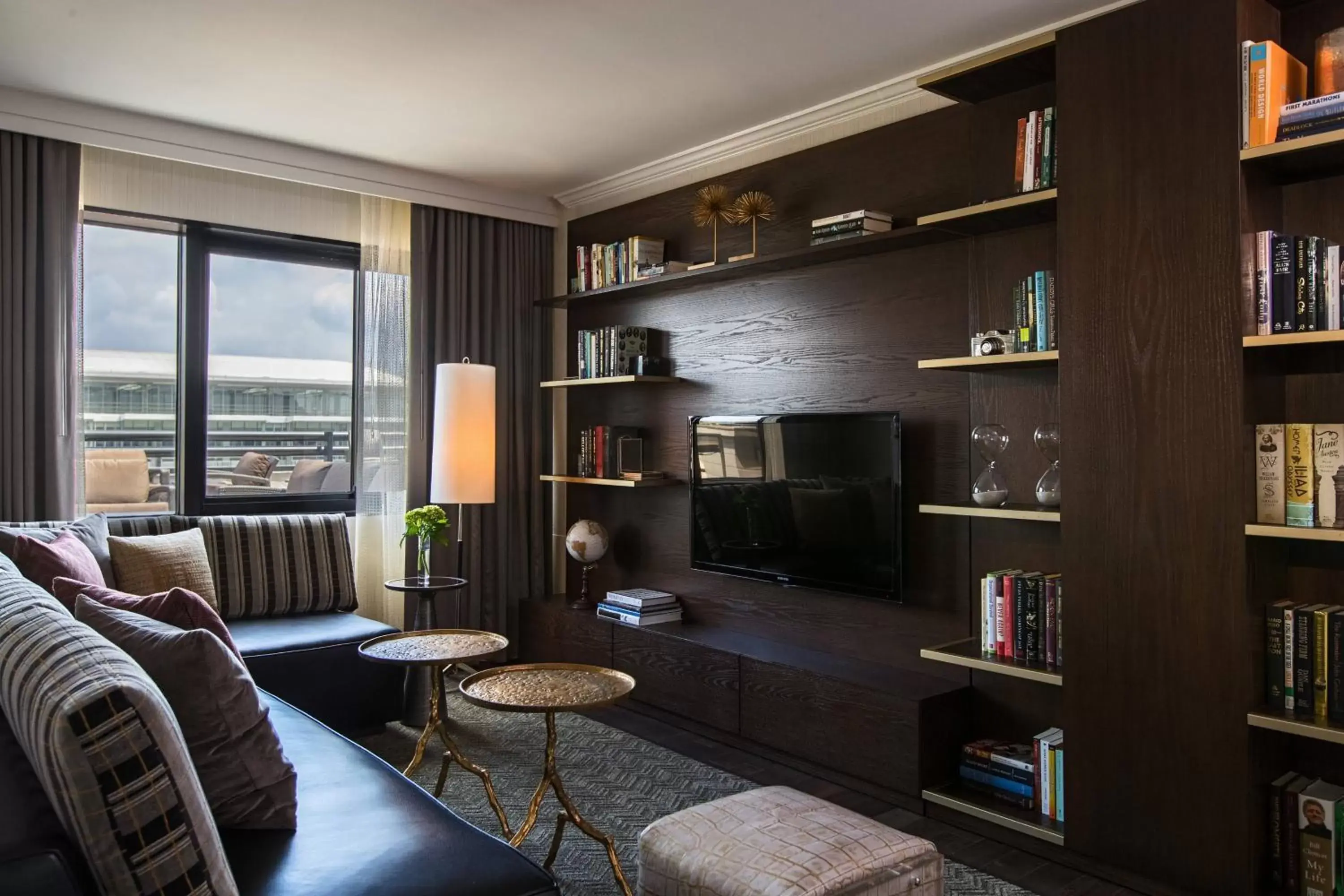 Living room, Seating Area in Renaissance Washington DC Downtown Hotel