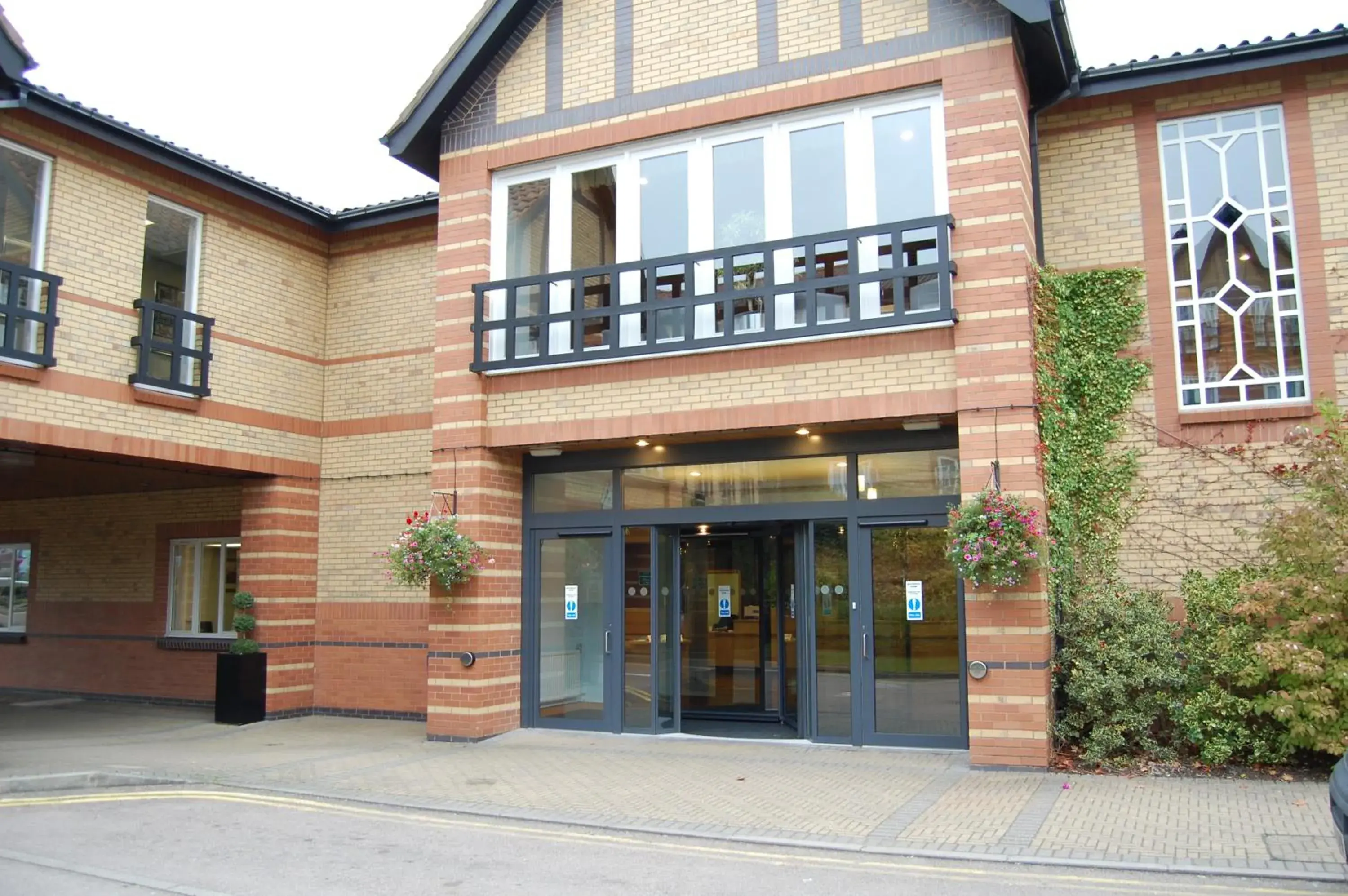 Facade/entrance, Property Building in Warwick Conferences - Scarman