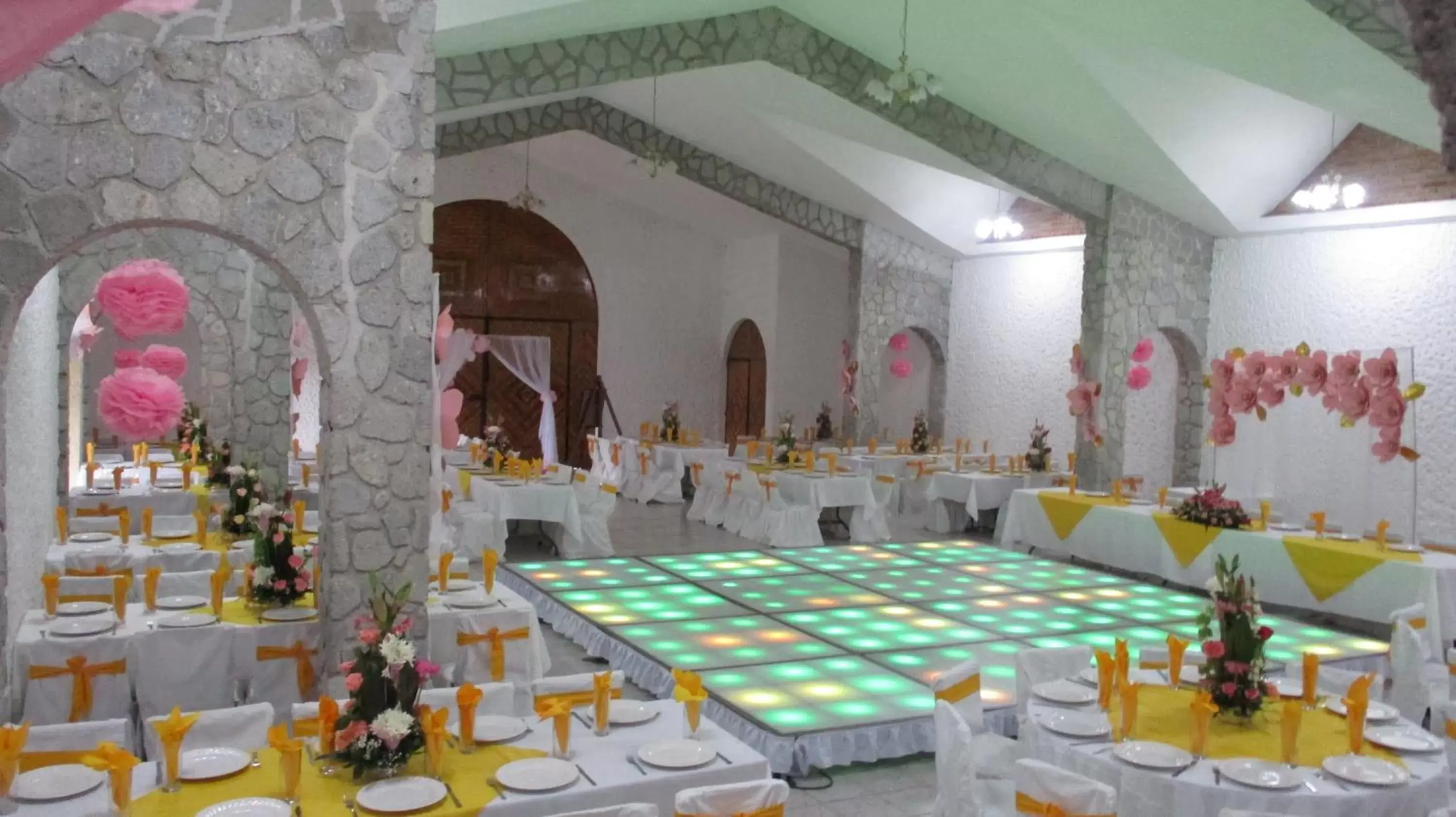 Banquet/Function facilities, Restaurant/Places to Eat in Hotel Villa Monarca Inn