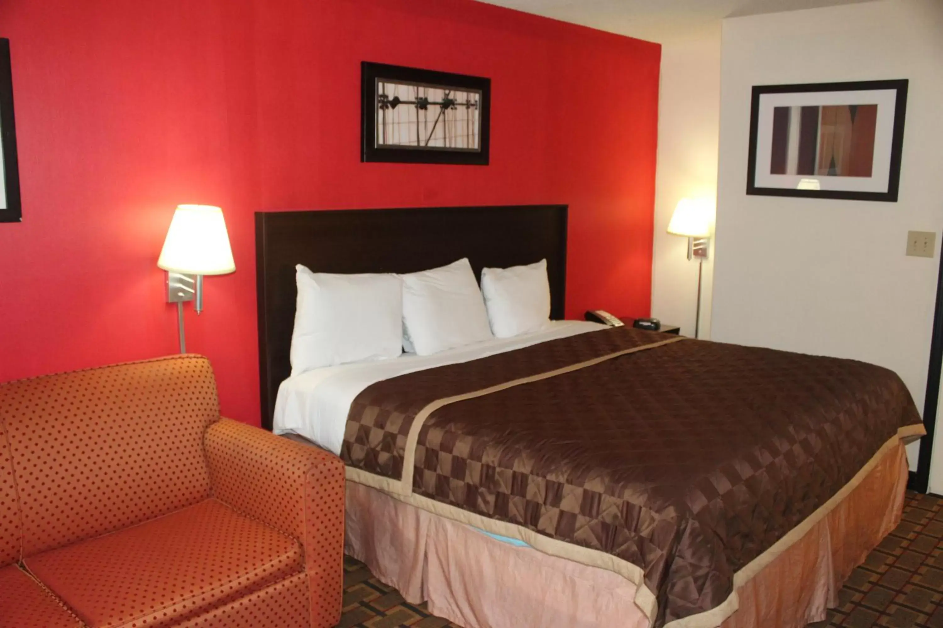 Bed in Americas Best Value Inn - Fredericksburg North
