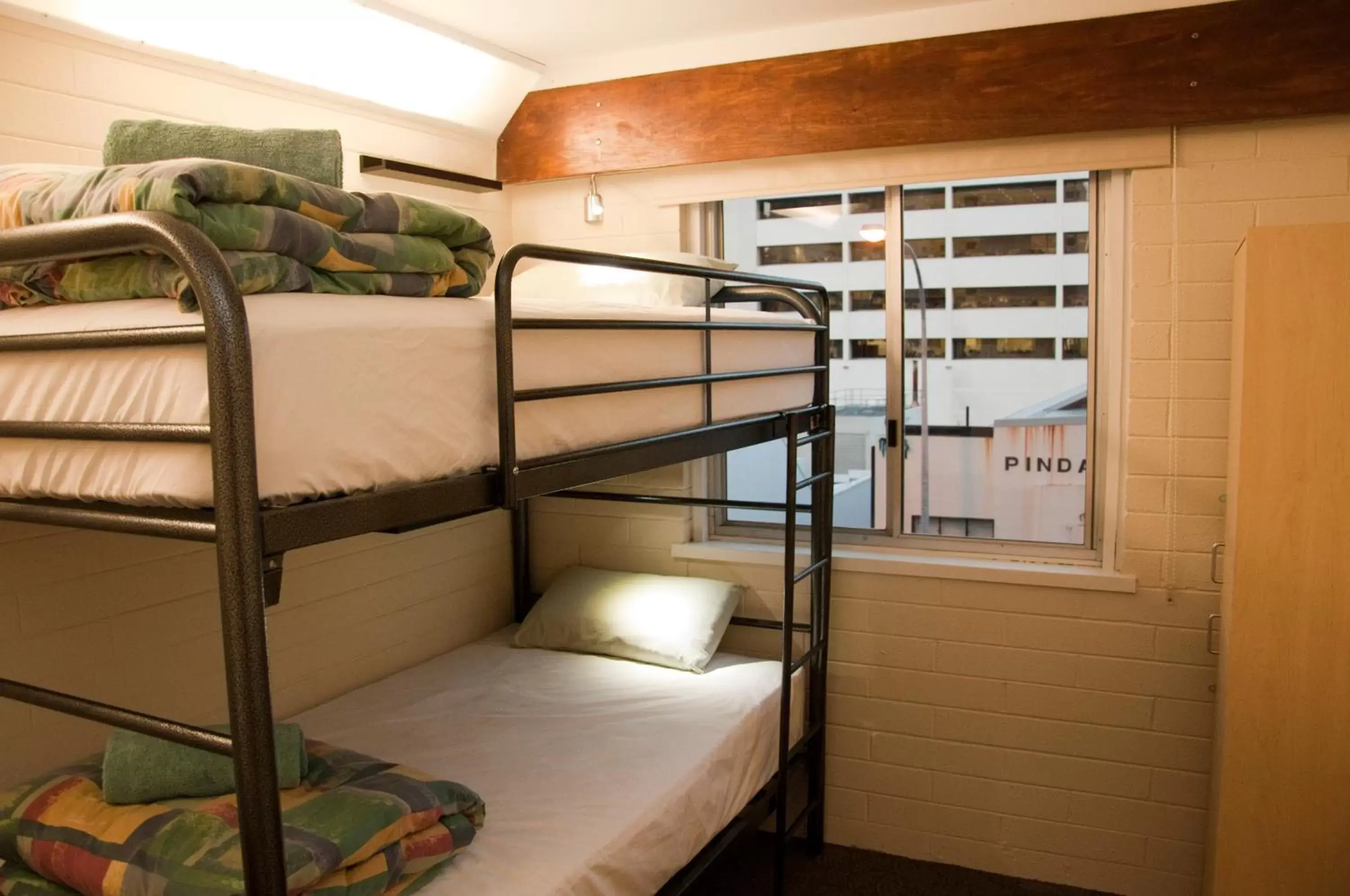 Bed, Bunk Bed in Kangaroo Inn