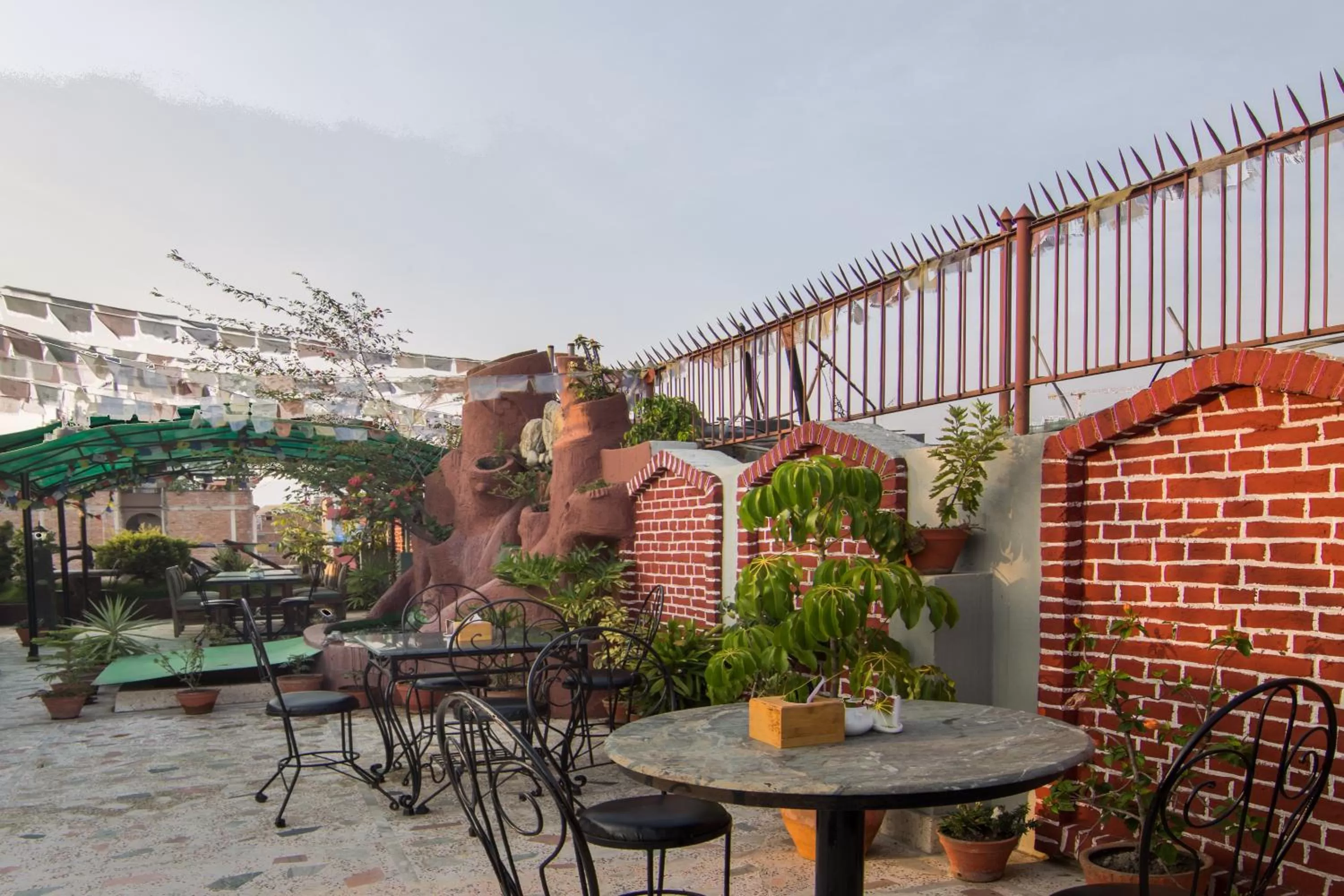 Restaurant/places to eat in Hotel Family Home