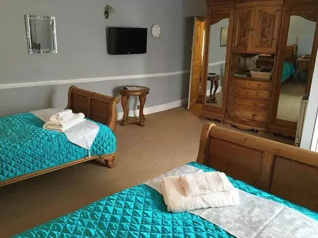 Photo of the whole room, Bed in The Old Well Inn