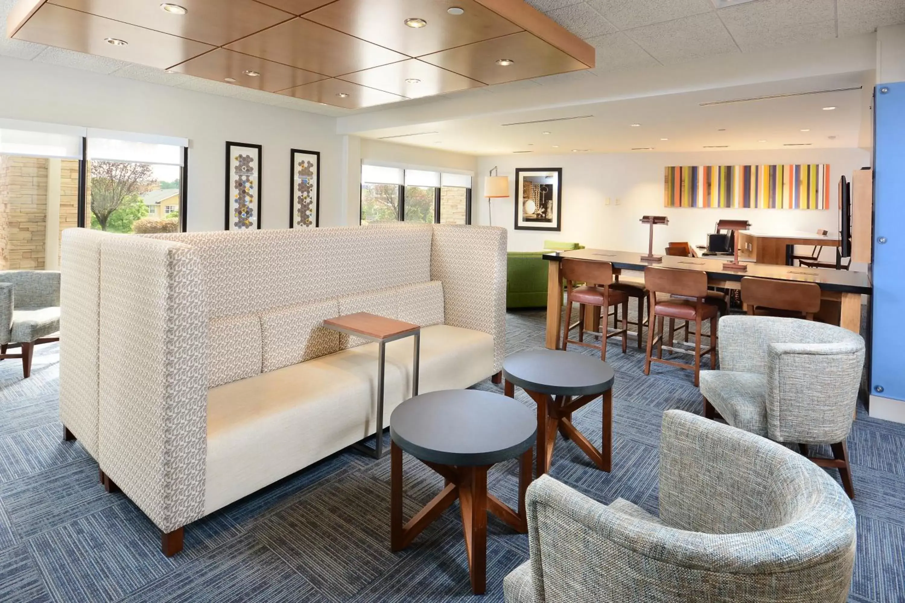 Property building, Lounge/Bar in Holiday Inn Express & Suites Raleigh Durham Airport at RTP, an IHG Hotel