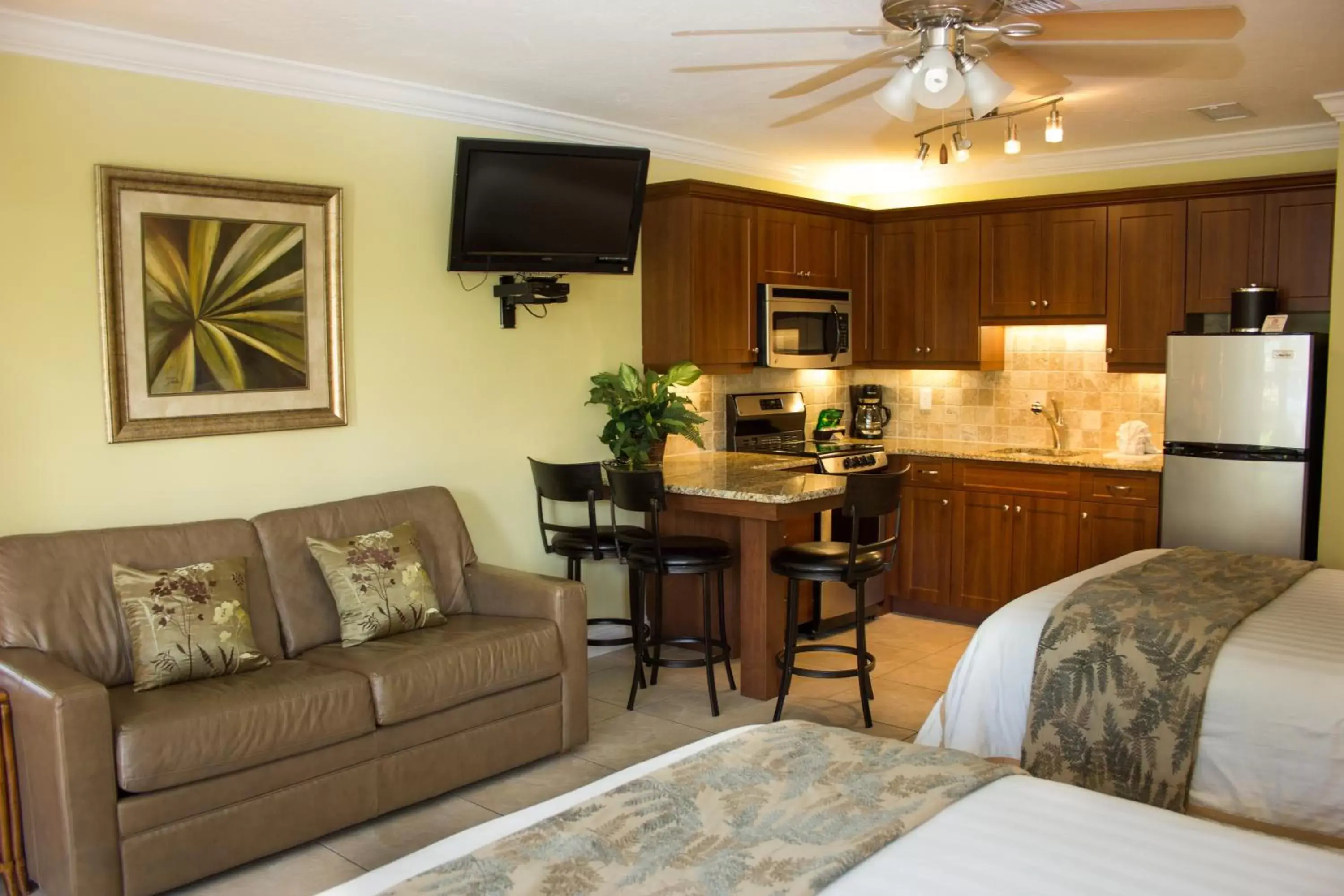 Deluxe Double Studio in Tropical Beach Resorts - Sarasota