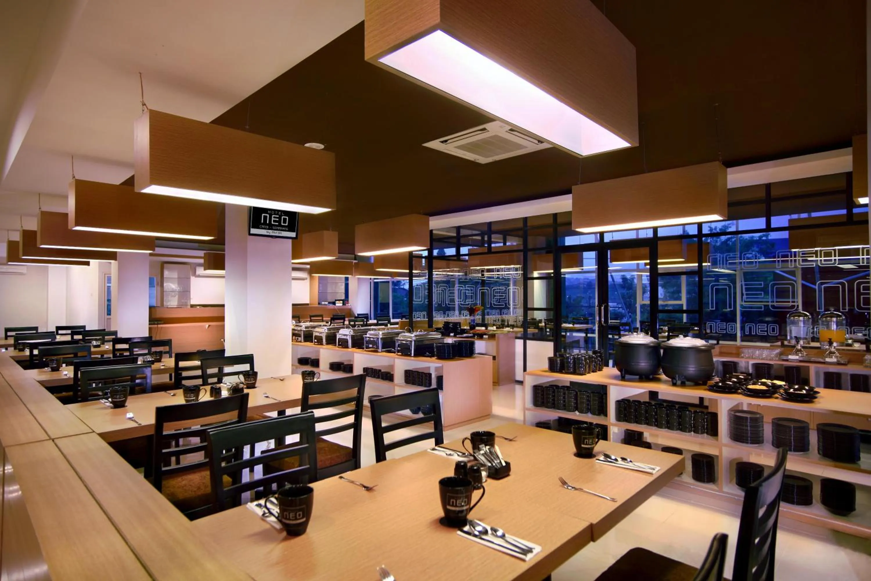 Restaurant/places to eat in Hotel Neo Candi Simpang Lima - Semarang by ASTON