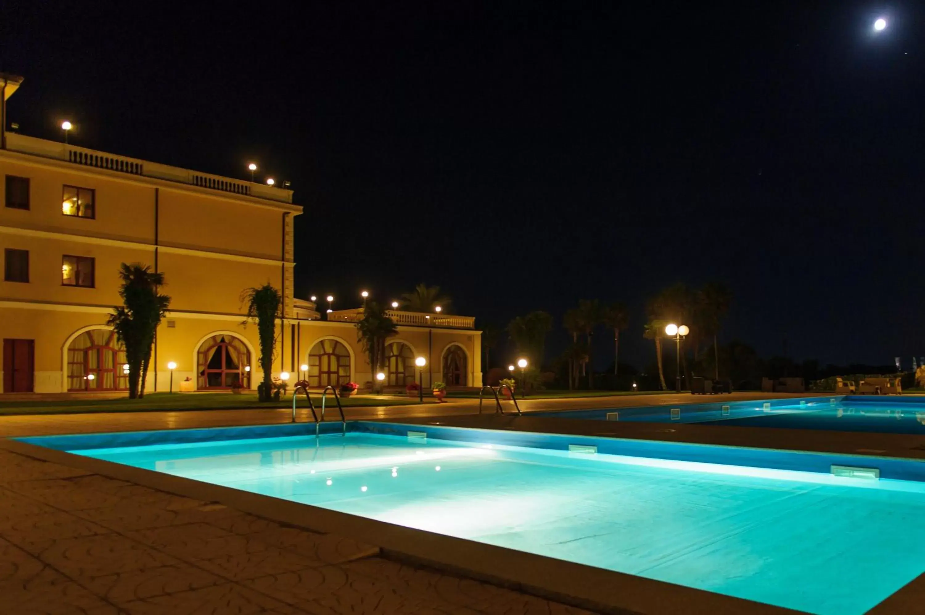 Property building, Swimming Pool in Parco dei Principi Hotel