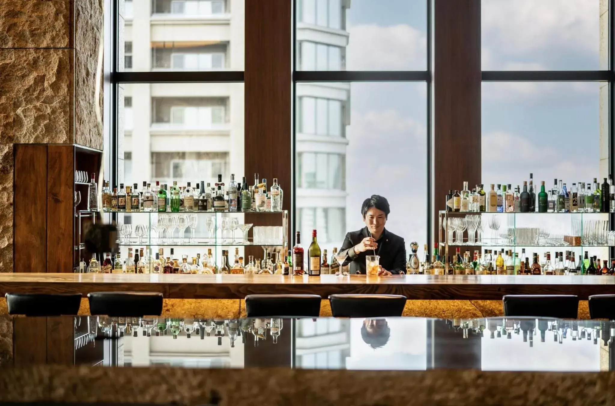 Lounge or bar in InterContinental Hotel Osaka, an IHG Hotel