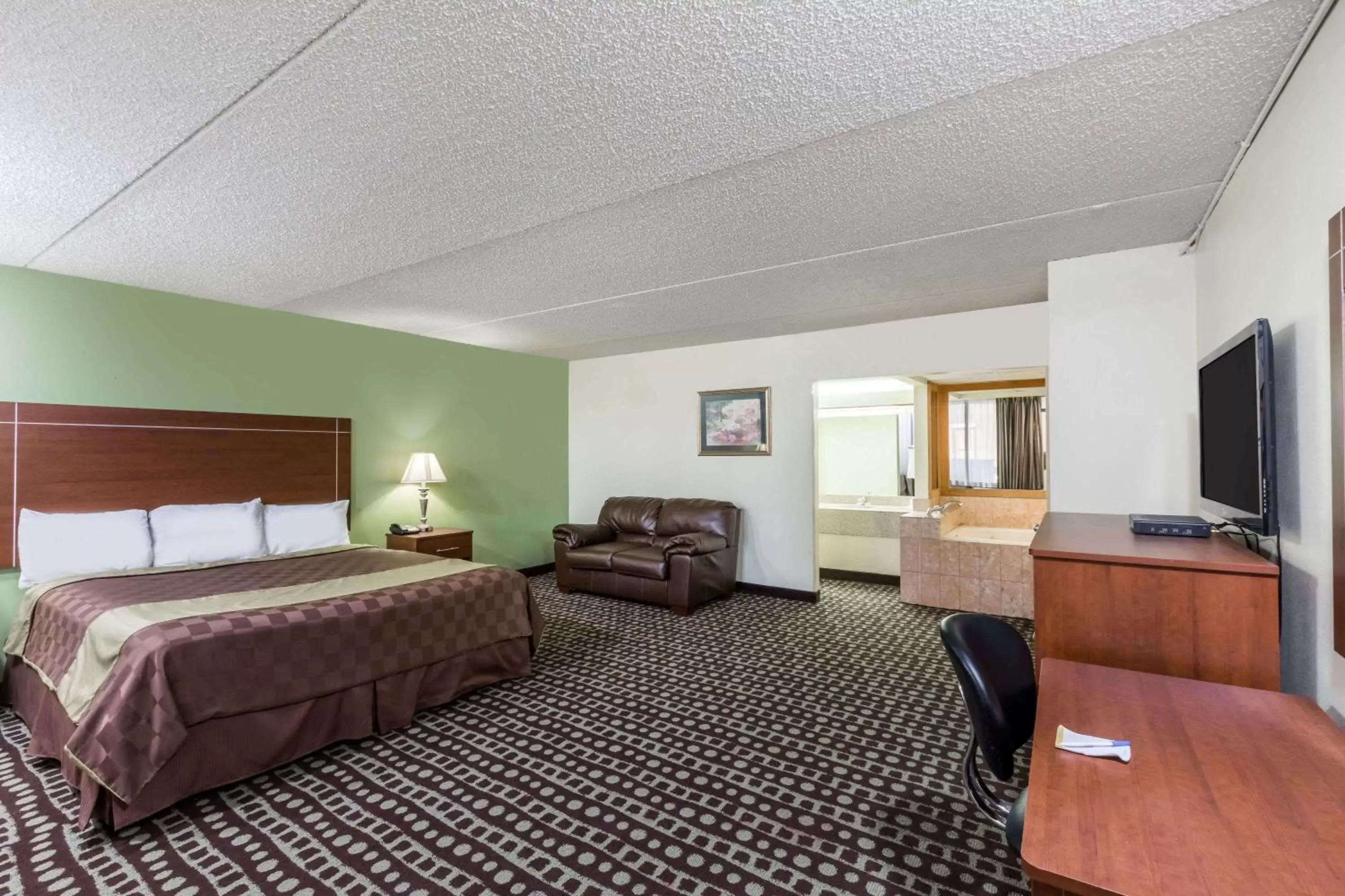 Photo of the whole room in Days Inn by Wyndham Midland