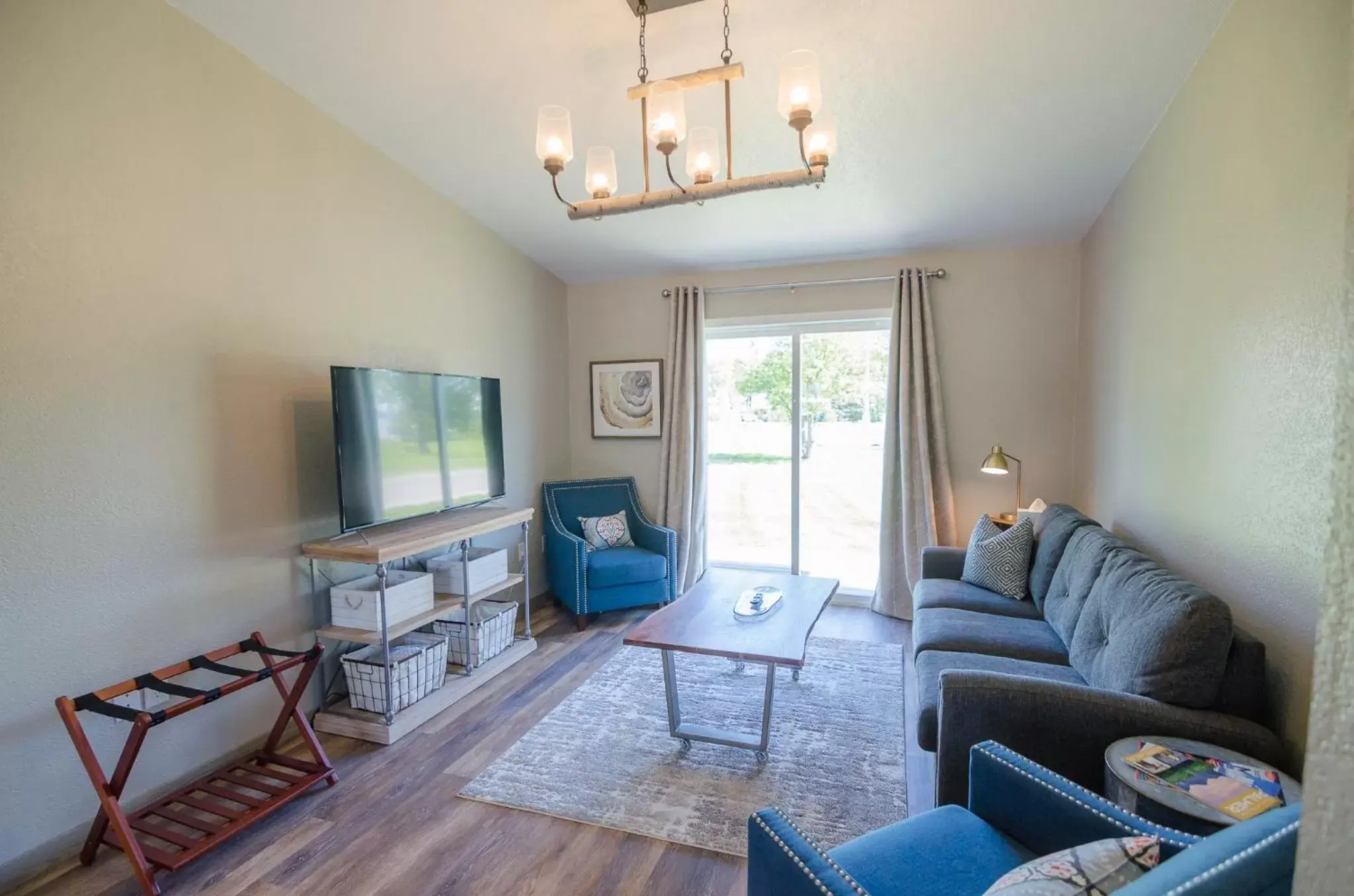 TV and multimedia, Seating Area in Colony Suites